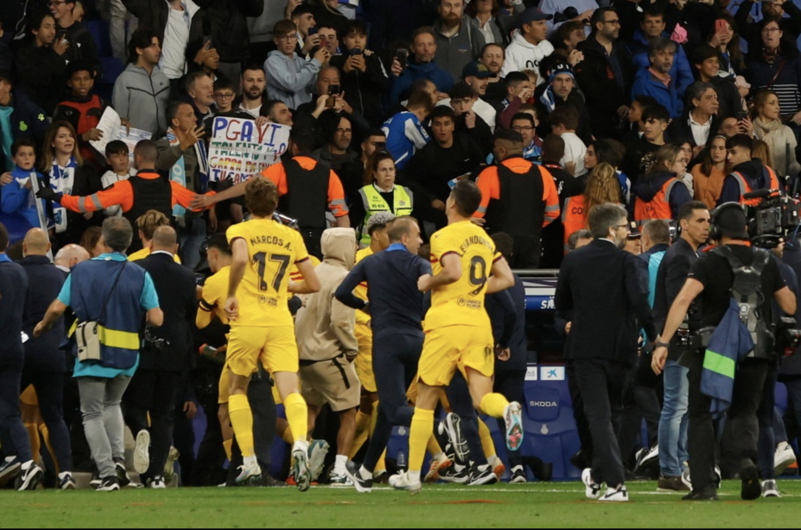 Thắng đậm chủ nh&agrave; Espanyol, Barcelona l&ecirc;n ng&ocirc;i v&ocirc; địch La Liga sớm - Ảnh 9.