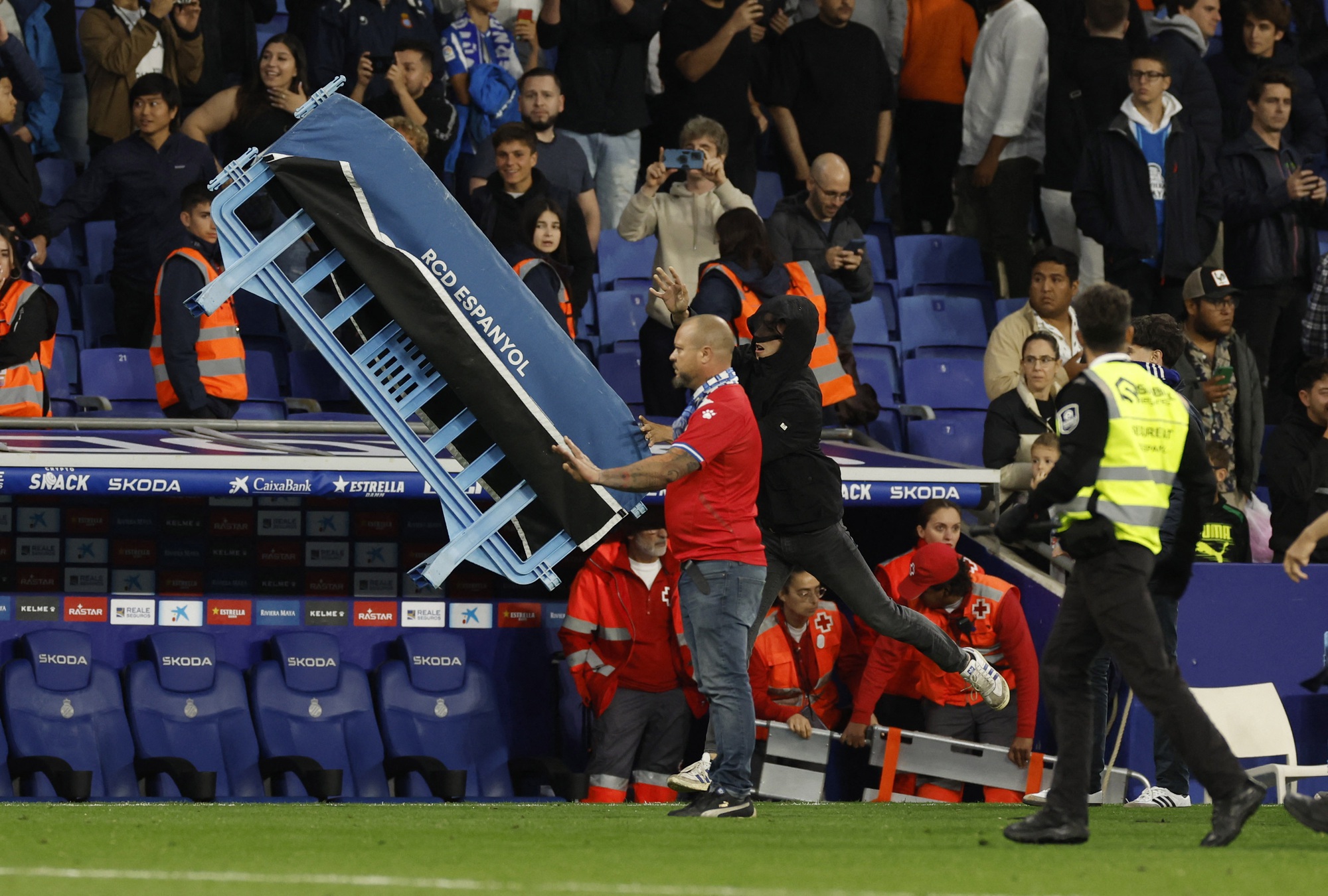 Thắng đậm chủ nh&agrave; Espanyol, Barcelona l&ecirc;n ng&ocirc;i v&ocirc; địch La Liga sớm - Ảnh 8.