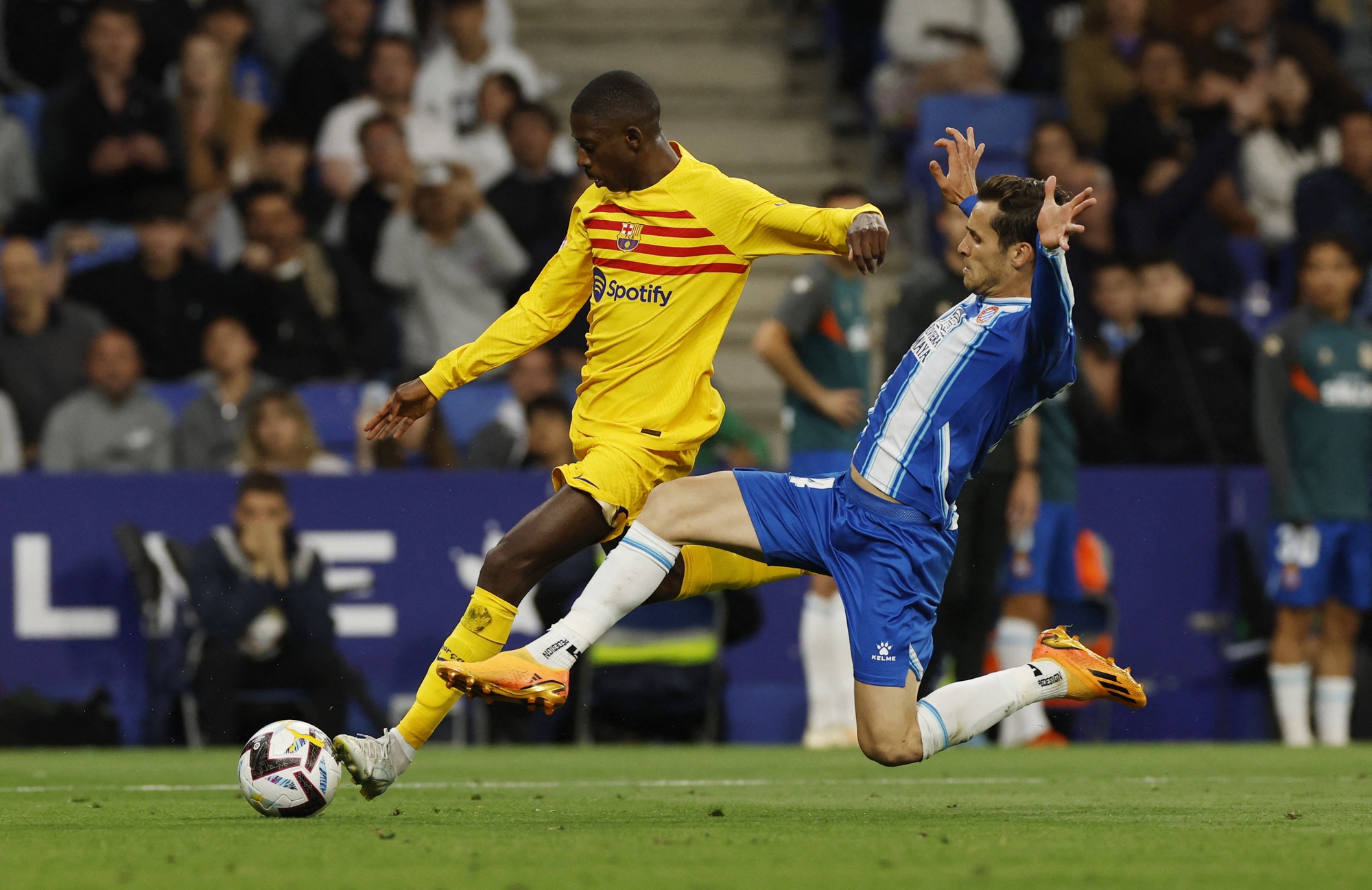 Thắng đậm chủ nh&agrave; Espanyol, Barcelona l&ecirc;n ng&ocirc;i v&ocirc; địch La Liga sớm - Ảnh 1.