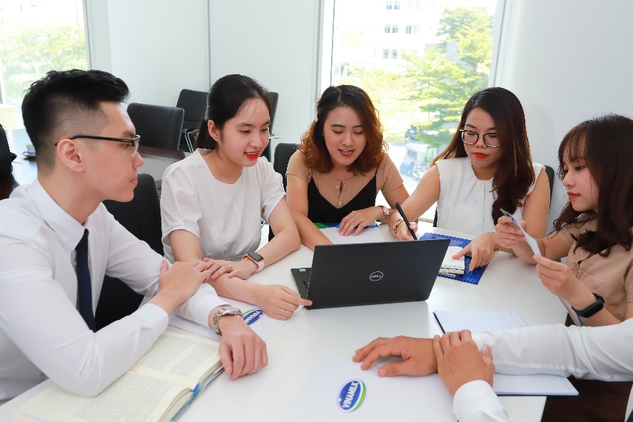 Vinamilk được b&igrave;nh chọn l&agrave; &ldquo;Nh&agrave; tuyển dụng được y&ecirc;u th&iacute;ch nhất năm 2022&rdquo; - Ảnh 2.