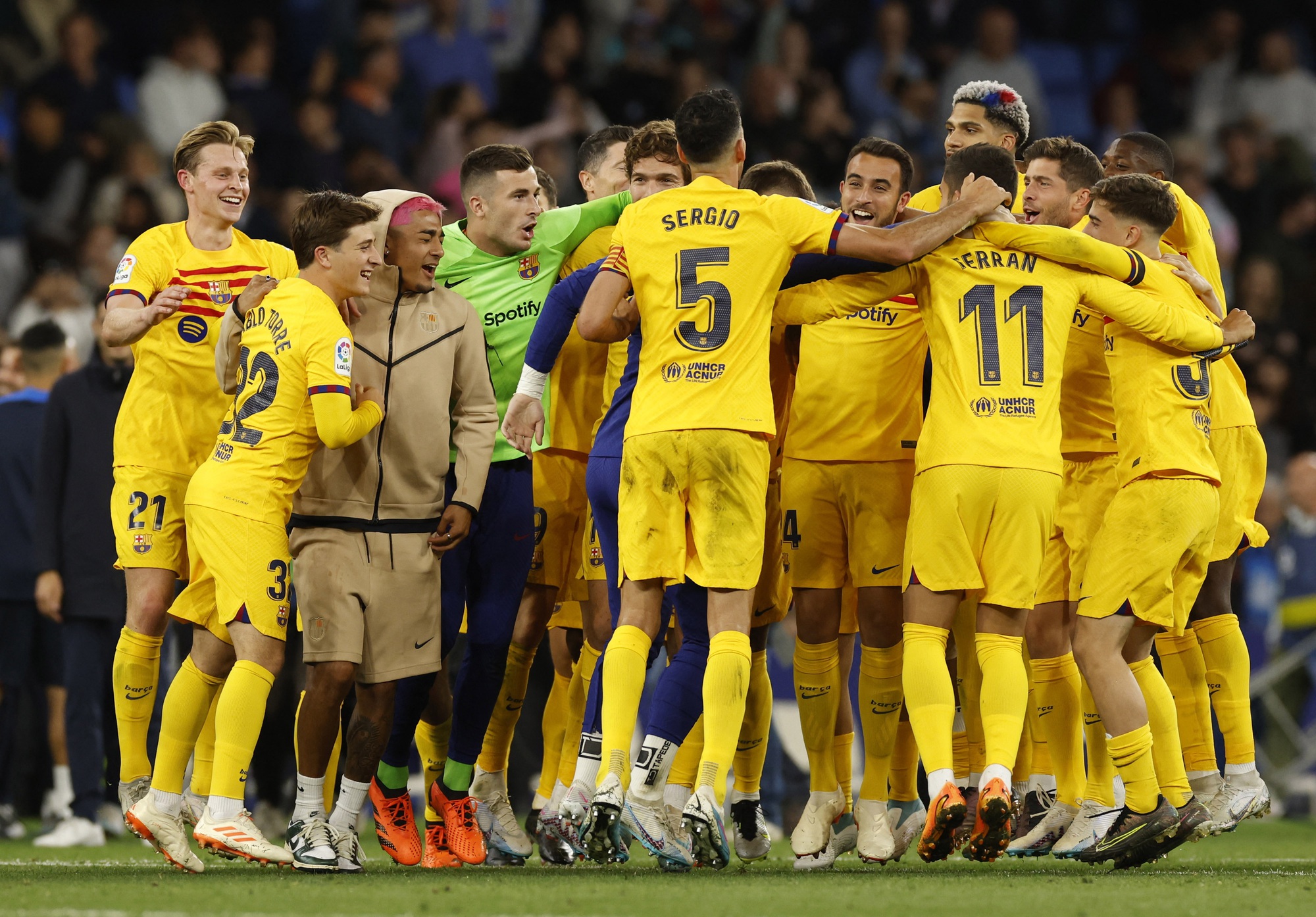 Thắng đậm chủ nh&agrave; Espanyol, Barcelona l&ecirc;n ng&ocirc;i v&ocirc; địch La Liga sớm - Ảnh 5.
