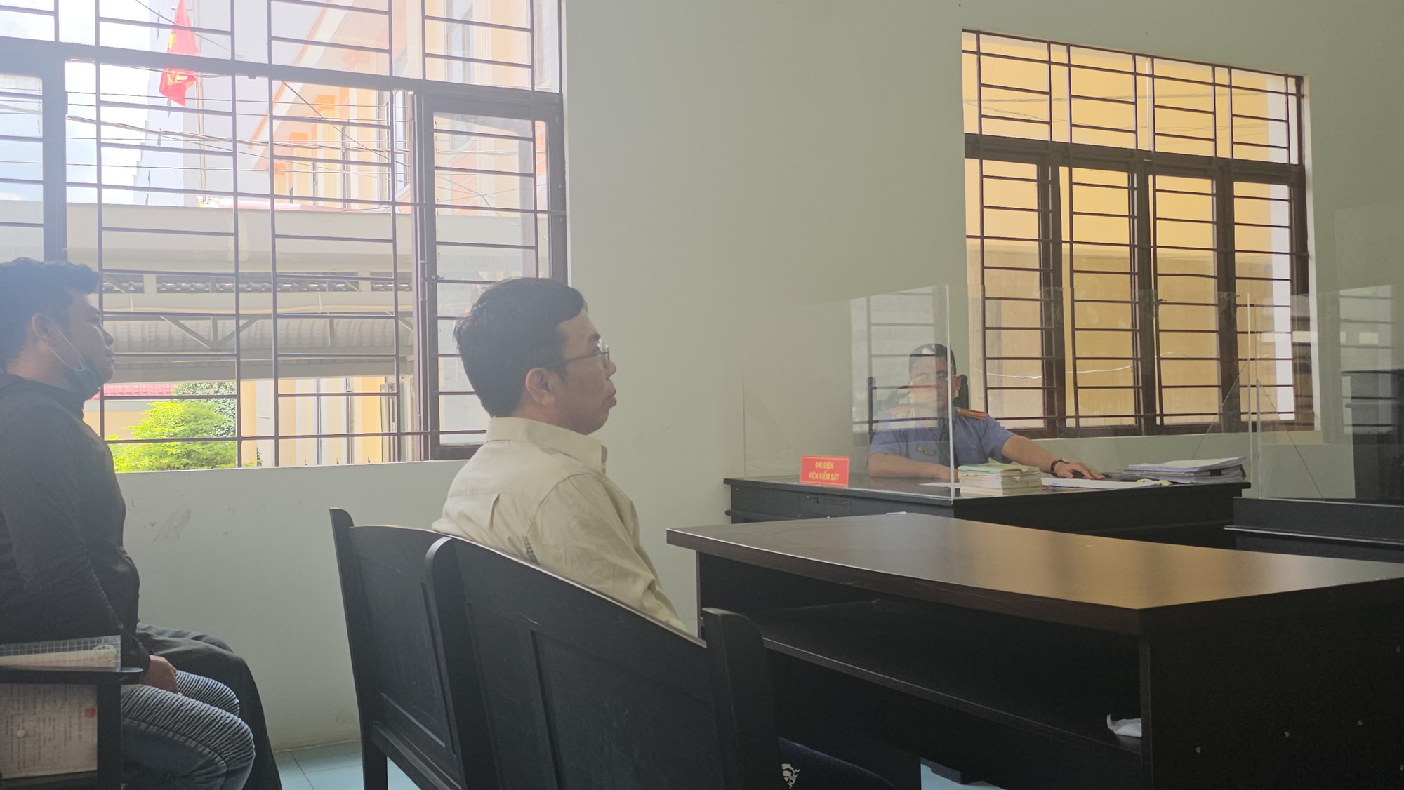 Tuyên án bác sĩ chở thi thể cô gái nâng ngực tử vong đến trại hòm
