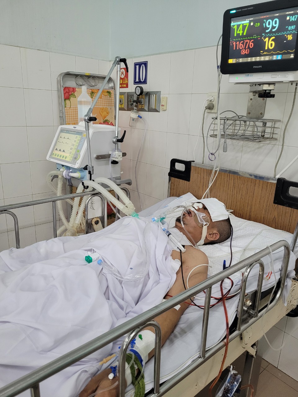 TP HCM: T&igrave;m người th&acirc;n của người đ&agrave;n &ocirc;ng gặp tai nạn nguy kịch - Ảnh 1.