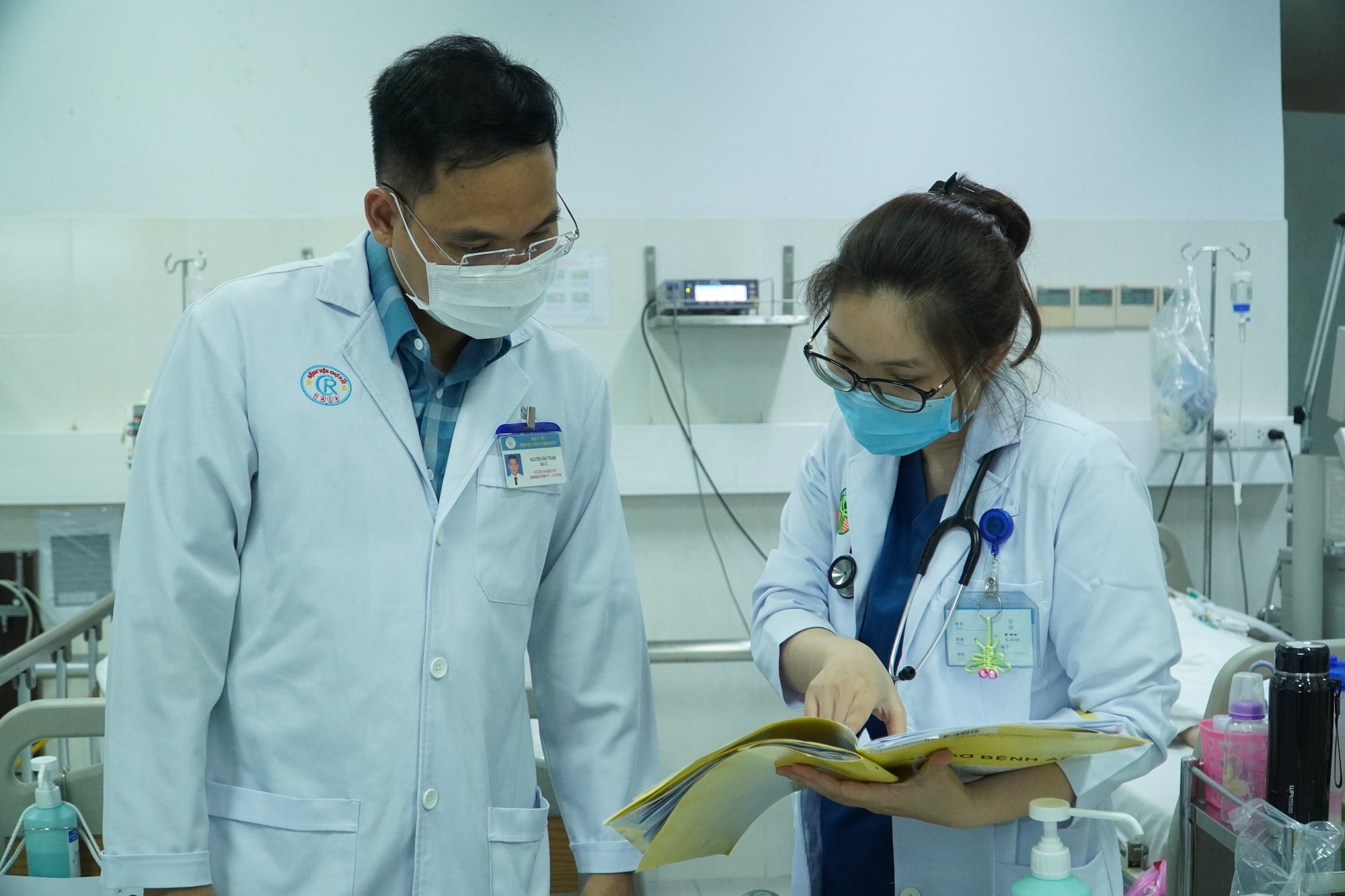 Xuyên đêm chuyển thuốc hiếm từ Quảng Nam về TP HCM cứu 3 người ngộ độc khi ăn giò lụa bán dạo