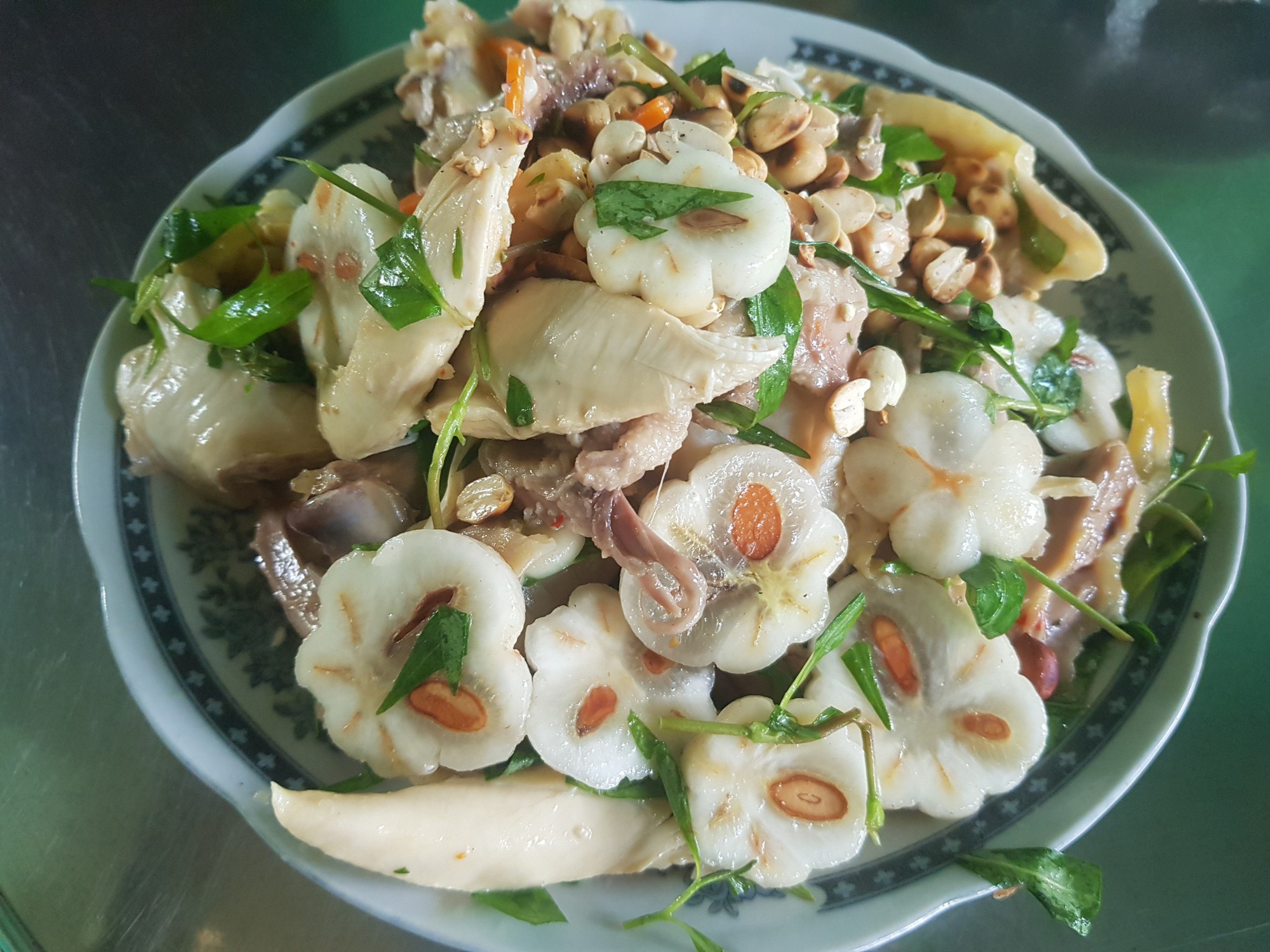 Vì sao gỏi gà măng cụt "gây bão" trên mạng xã hội?