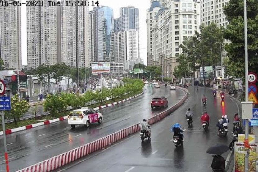 Nhiều nơi ở TP HCM đang mưa, mây đen phủ kín - Ảnh 2.