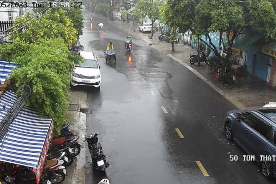 Nhiều nơi ở TP HCM đang mưa, mây đen phủ kín - Ảnh 3.