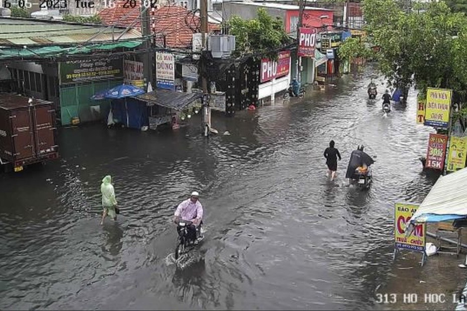 Nhiều nơi ở TP HCM đang mưa, mây đen phủ kín - Ảnh 6.