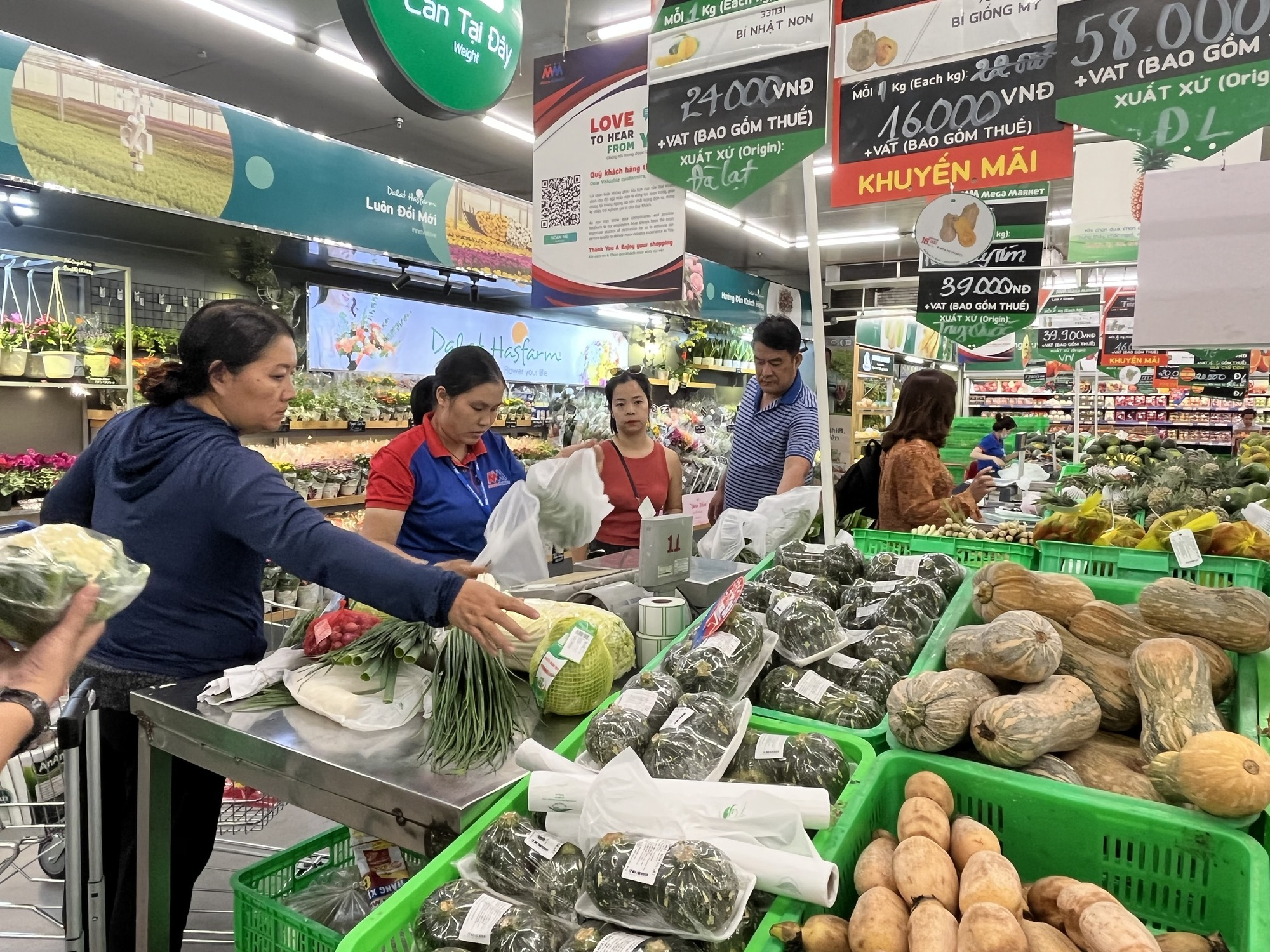 Tiếp sức để doanh nghiệp hồi sinh: Giảm thuế, k&iacute;ch cầu ti&ecirc;u d&ugrave;ng