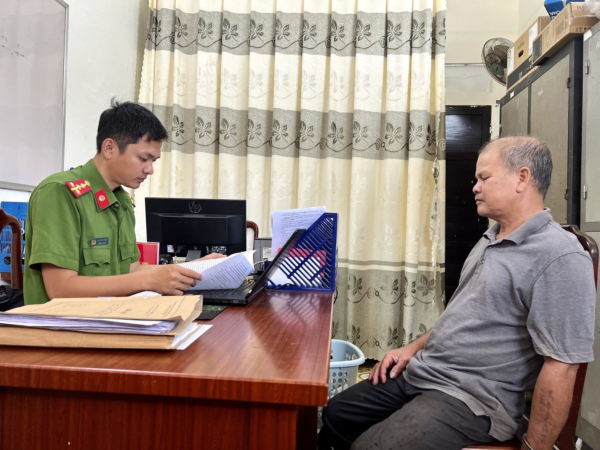H&agrave;nh tr&igrave;nh cứu sống chủ tịch phường bị đ&acirc;m 4 nh&aacute;t dao - Ảnh 4.