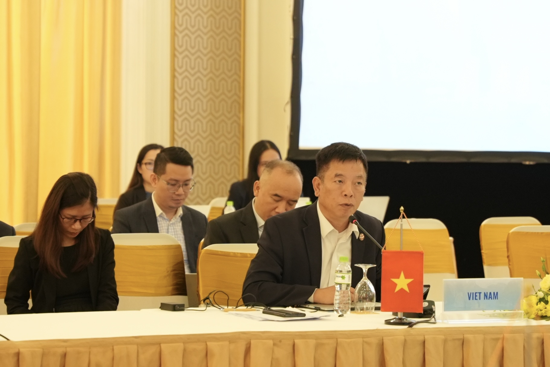 Đề nghị c&aacute;c nước ASEAN v&agrave; Trung Quốc n&oacute;i đi đ&ocirc;i với l&agrave;m về Biển Đ&ocirc;ng - Ảnh 3.