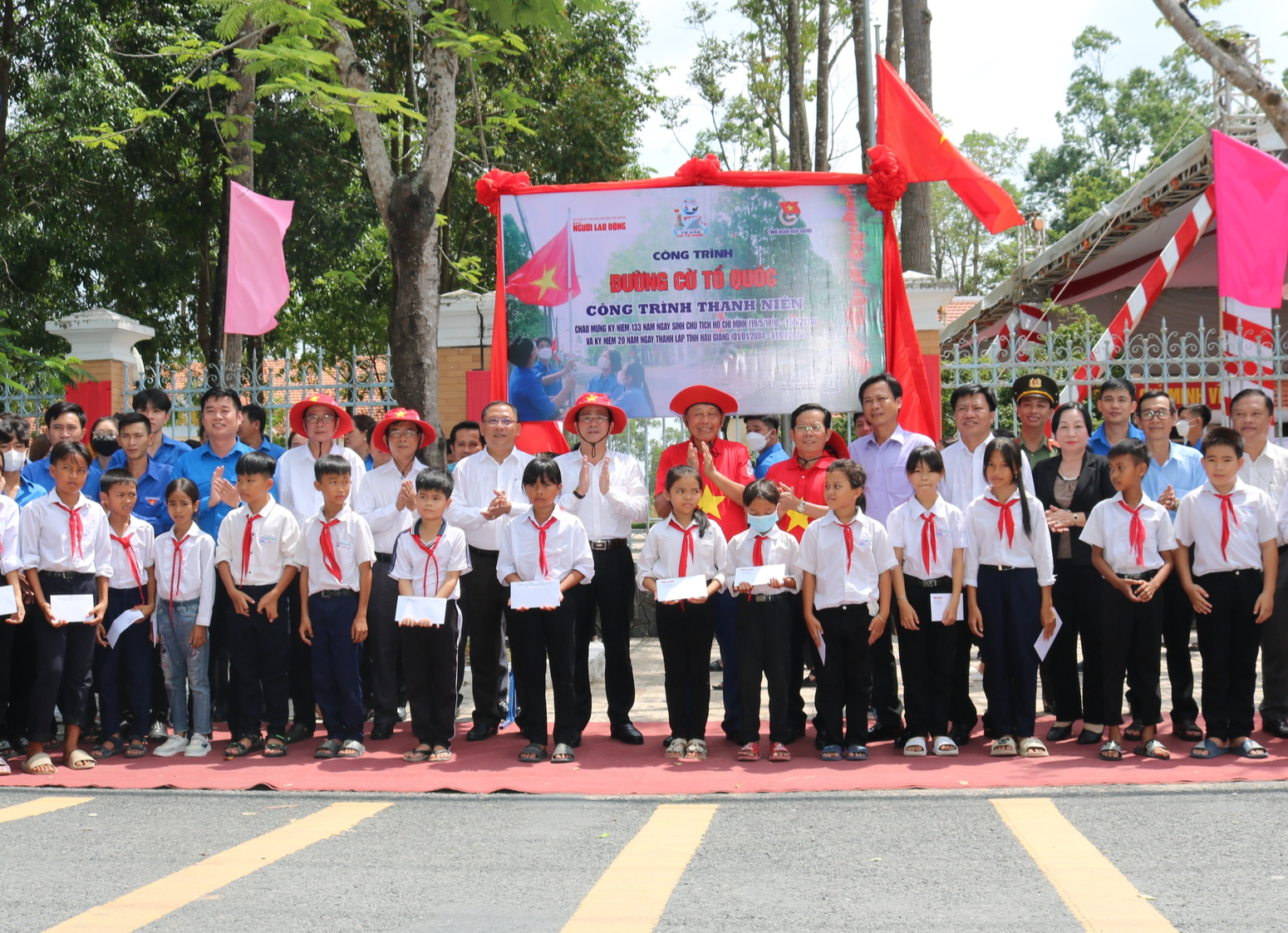 Khánh thành "Đường cờ Tổ quốc" thứ 3 tại Hậu Giang
