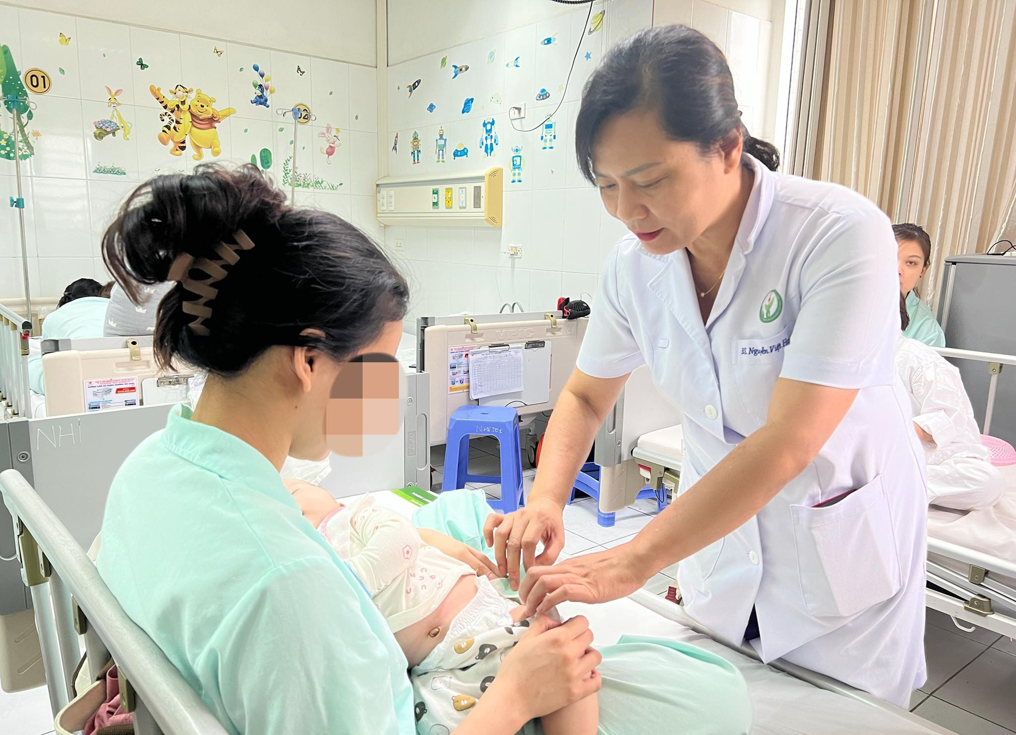 Trẻ 5 tháng tuổi phải cắt buồng trứng do phát hiện dị tật muộn