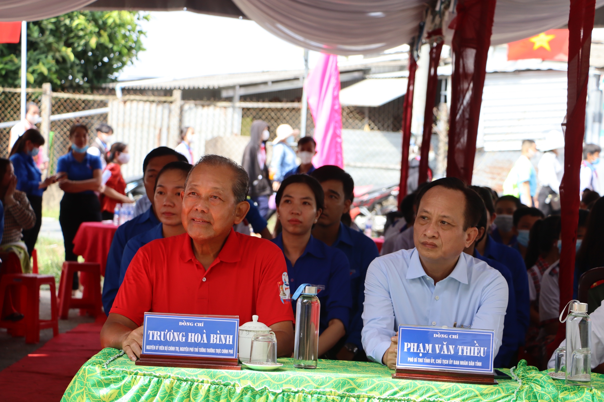Rực rỡ Đường cờ Tổ quốc tại đền thờ Chủ tịch Hồ Chí Minh ở Bạc Liêu - Ảnh 3.