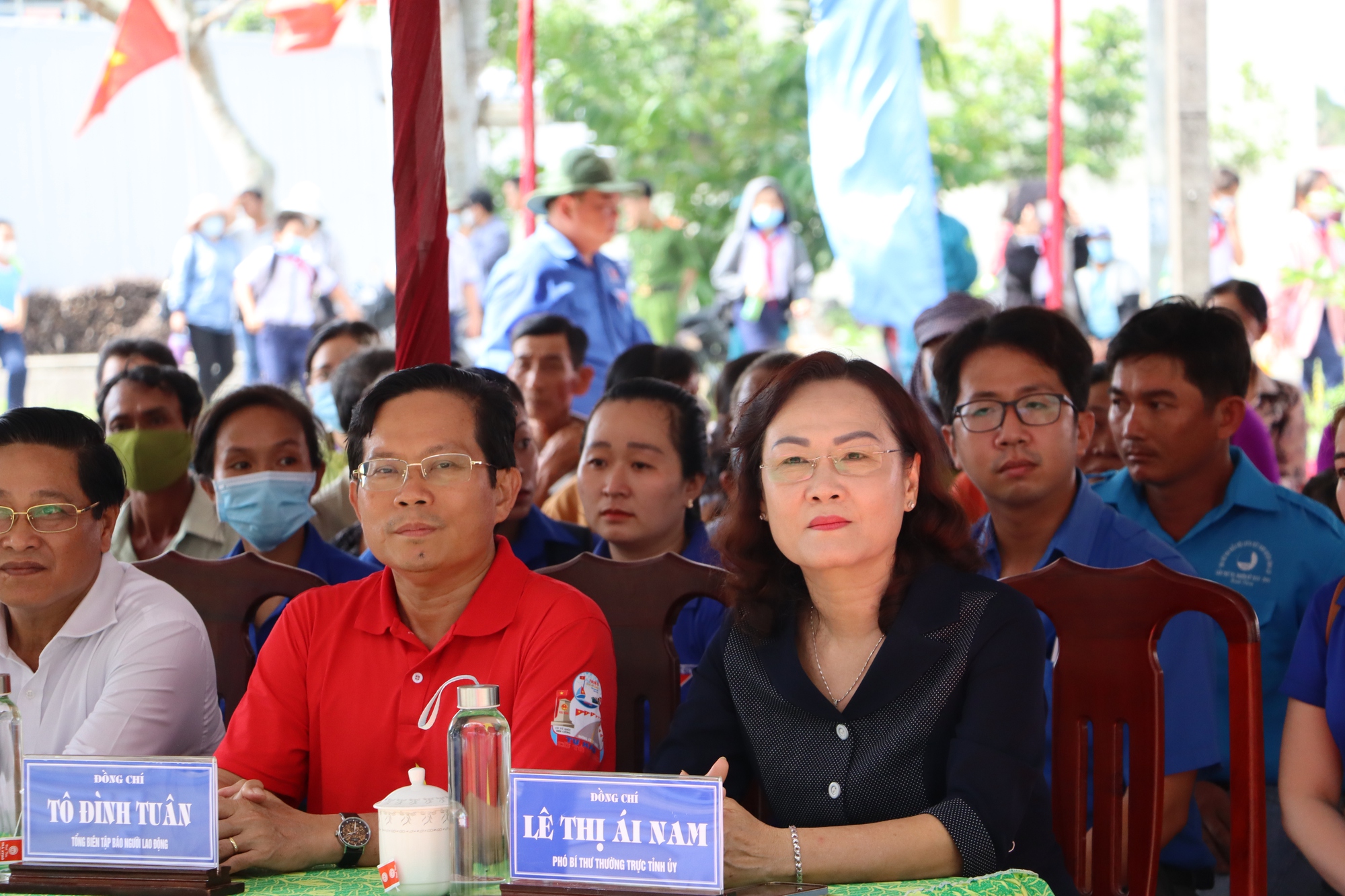 Rực rỡ Đường cờ Tổ quốc tại đền thờ Chủ tịch Hồ Chí Minh ở Bạc Liêu - Ảnh 4.
