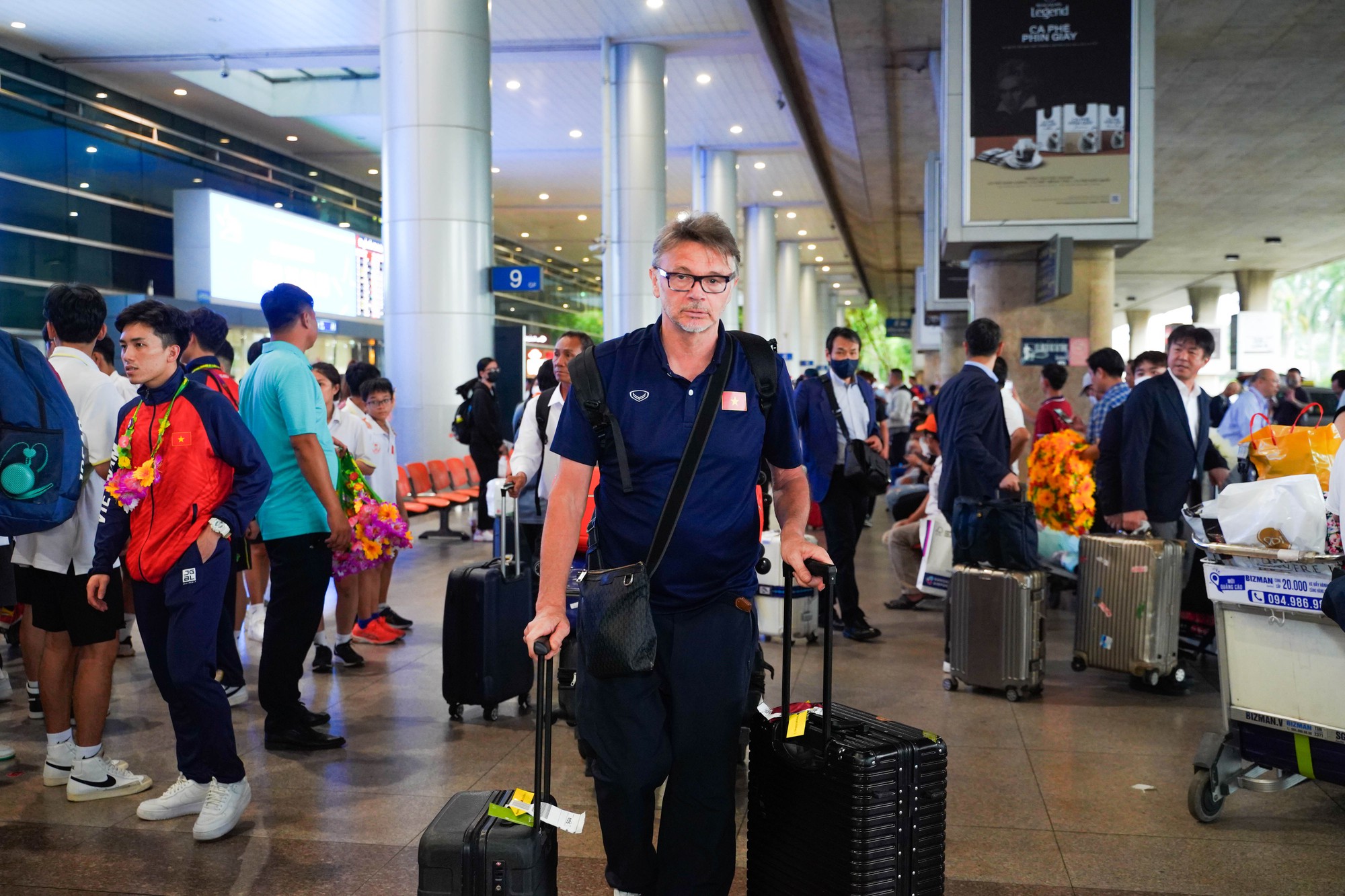 Đội tuyển U22 Việt Nam cùng nhiều đội tuyển tham gia SEA Games 32 trở về nước