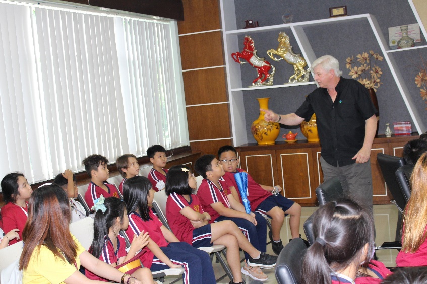 Học sinh trường quốc tế th&iacute;ch th&uacute; khi tham quan VWS - Ảnh 3.