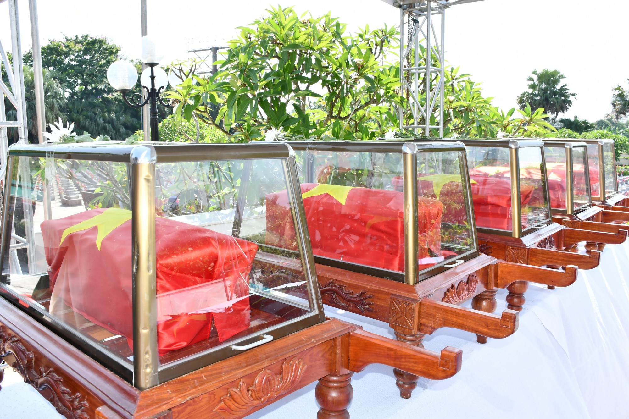 Quảng Bình tổ chức lễ truy điệu, an táng 19 liệt sĩ hi sinh tại Lào - Ảnh 7.