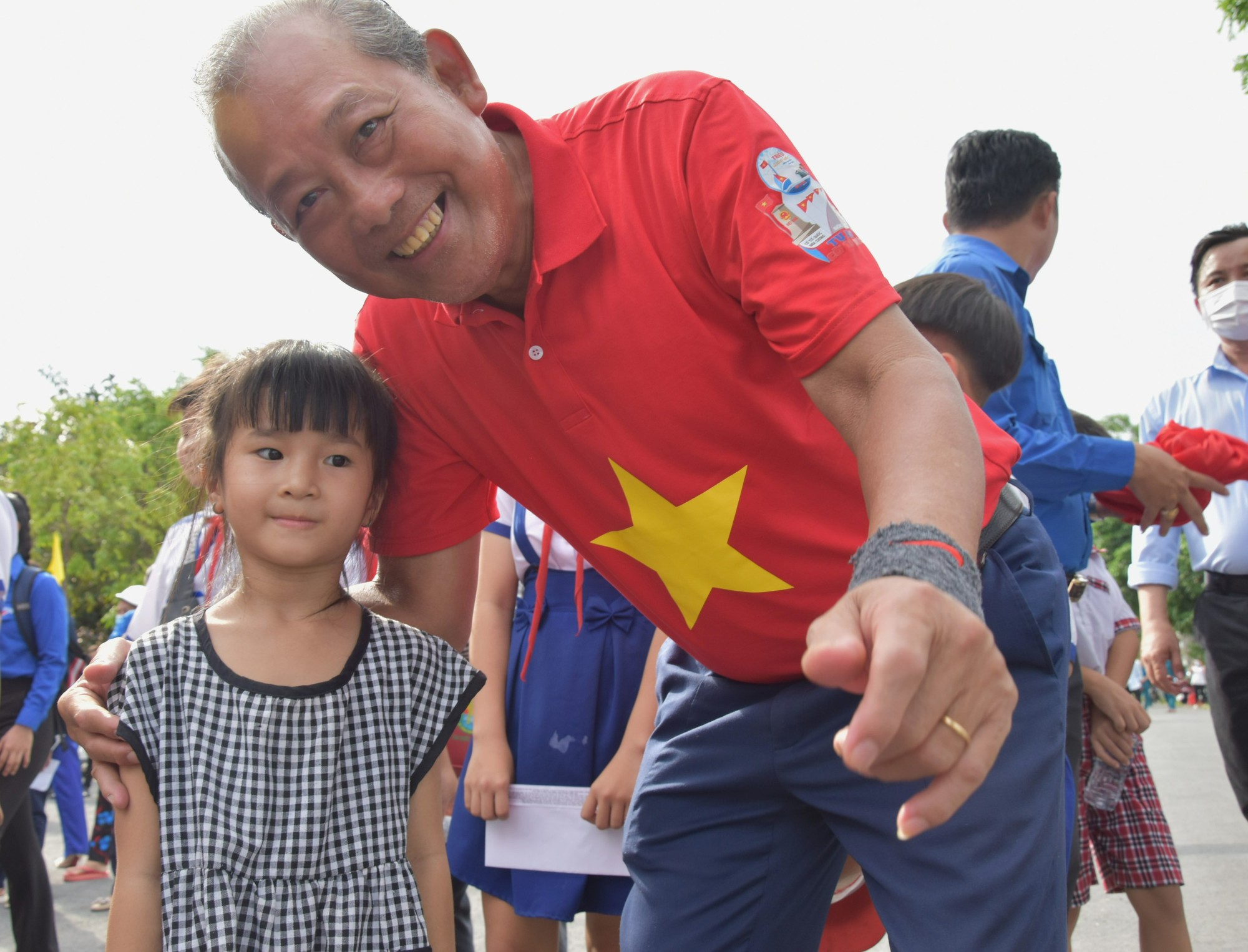 Rực rỡ Đường cờ Tổ quốc tại đền thờ Chủ tịch Hồ Chí Minh ở Bạc Liêu - Ảnh 11.