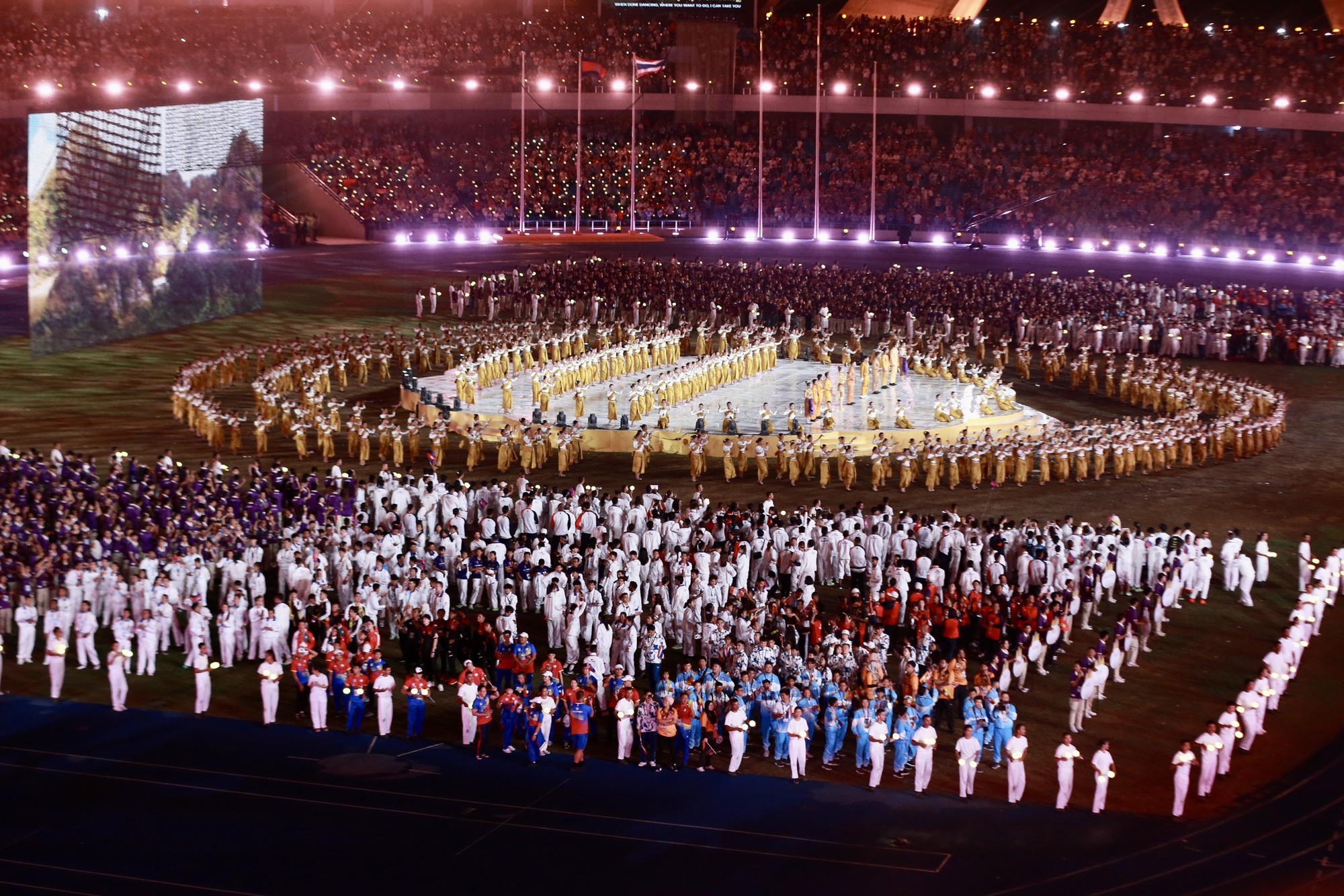 Lễ bế mạc SEA Games 32 và giới thiệu về chủ nhà SEA Games 33 - Ảnh 18.