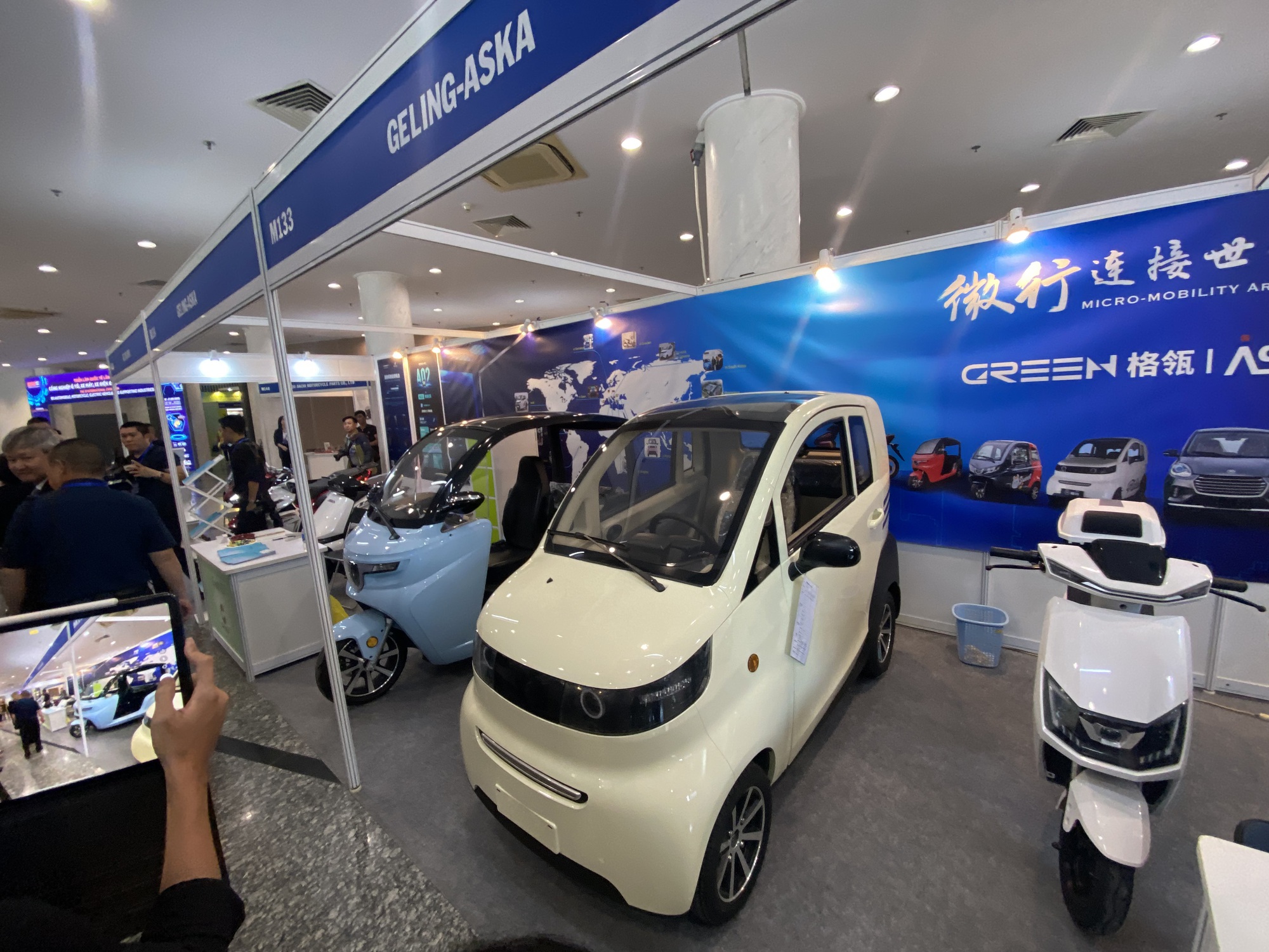 Đã mắt với xe điện đang "trình diễn" ở TP HCM