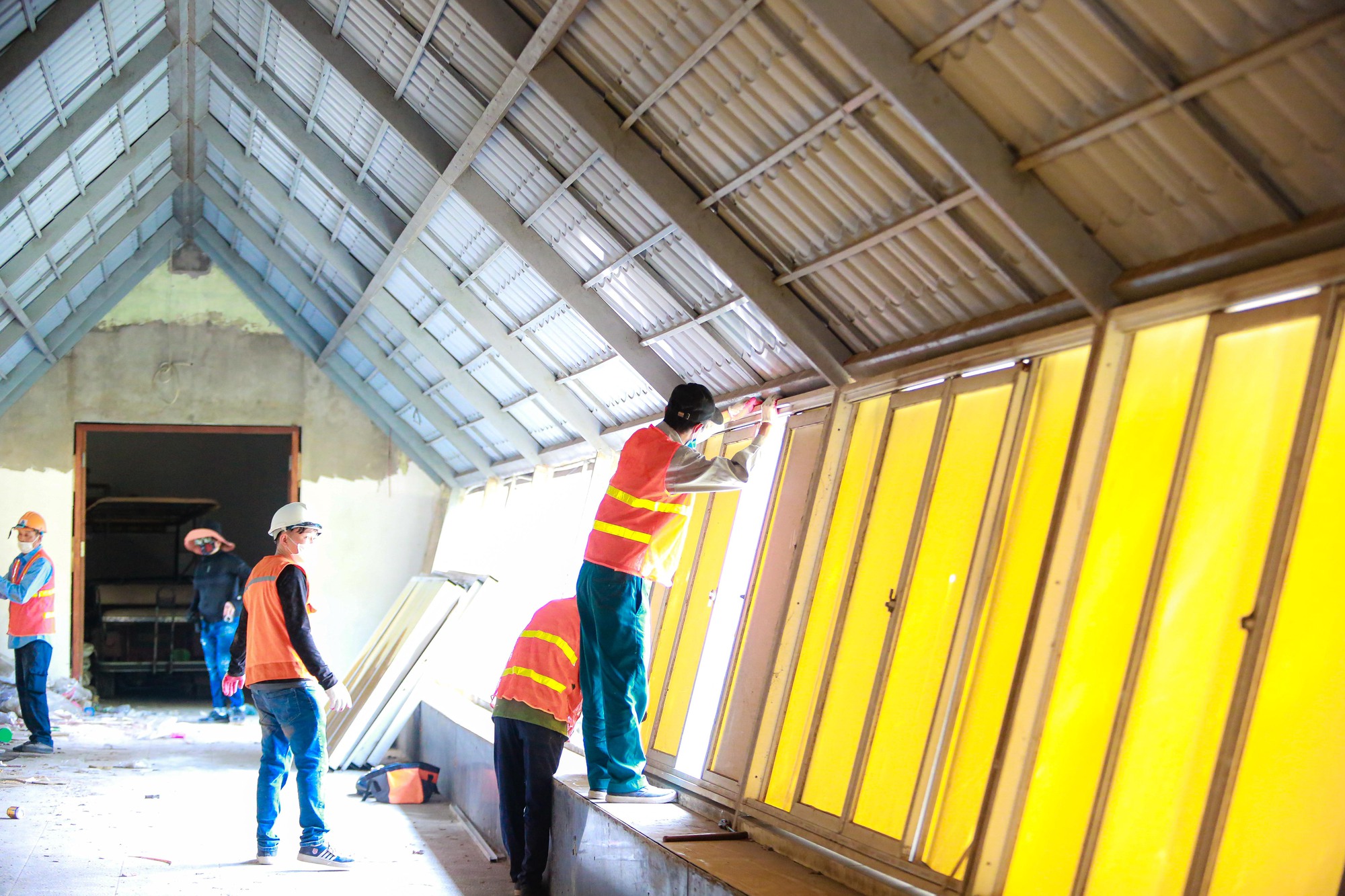 Bắt đầu th&aacute;o dỡ c&ocirc;ng tr&igrave;nh vi phạm b&ecirc;n trong c&ocirc;ng vi&ecirc;n Tuổi trẻ Thủ đ&ocirc; - Ảnh 9.