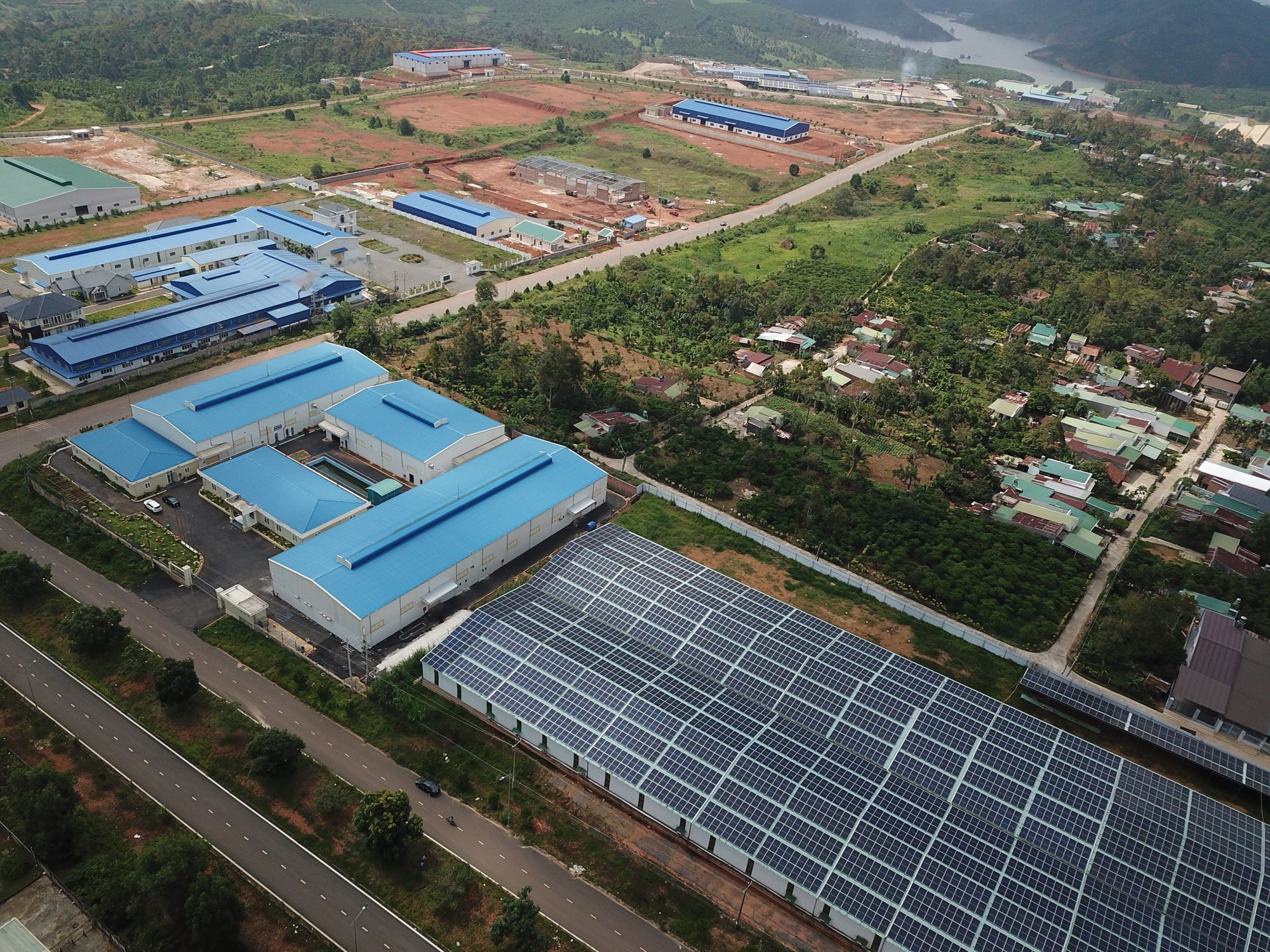 Điện lực L&acirc;m Đồng n&oacute;i g&igrave; về vụ N&uacute;p b&oacute;ng dự &aacute;n trong KCN để sản xuất điện mặt trời kh&ocirc;ng ph&eacute;p?? - Ảnh 4.