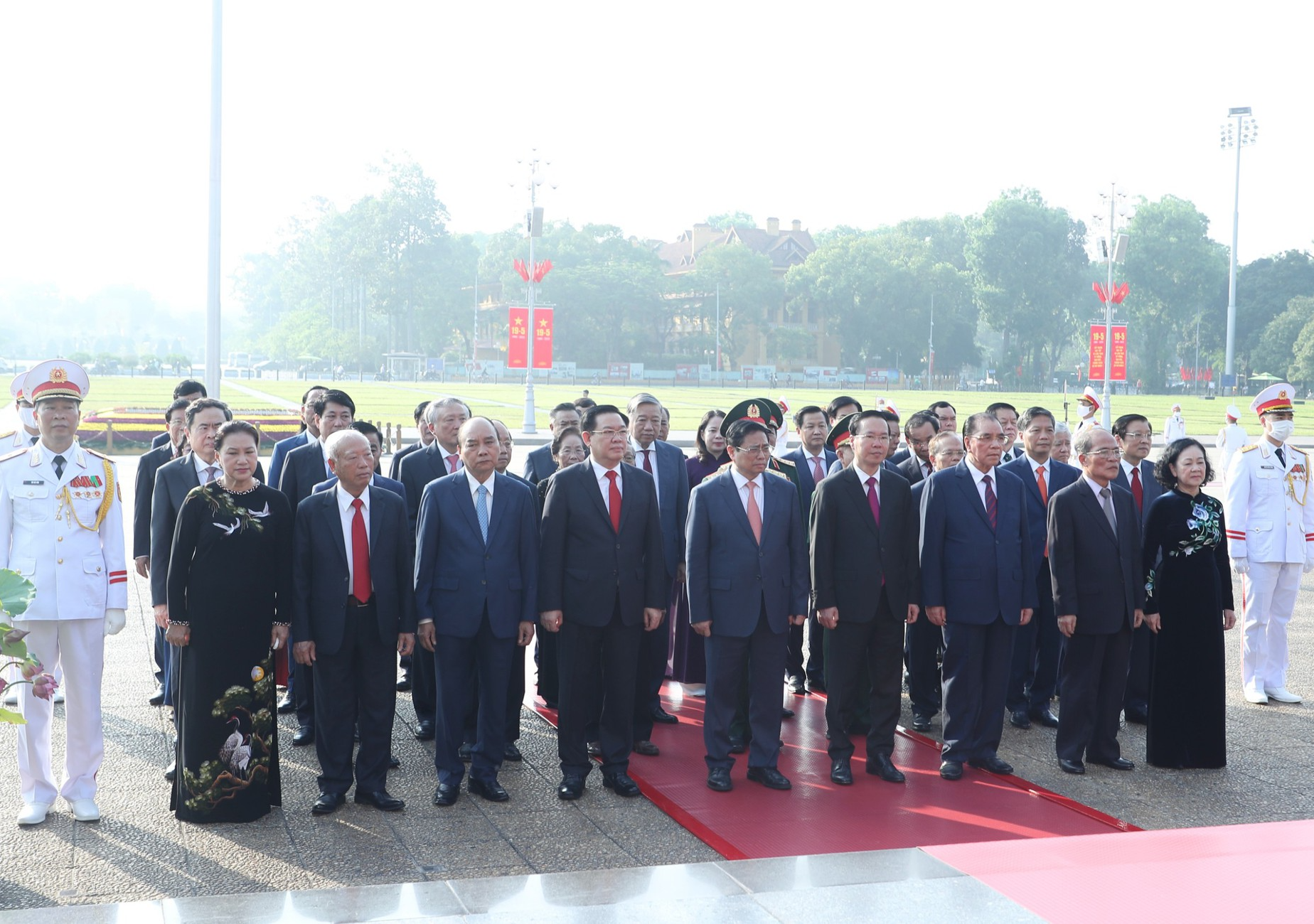 Lãnh đạo Đảng và Nhà nước vào Lăng viếng Chủ tịch Hồ Chí Minh