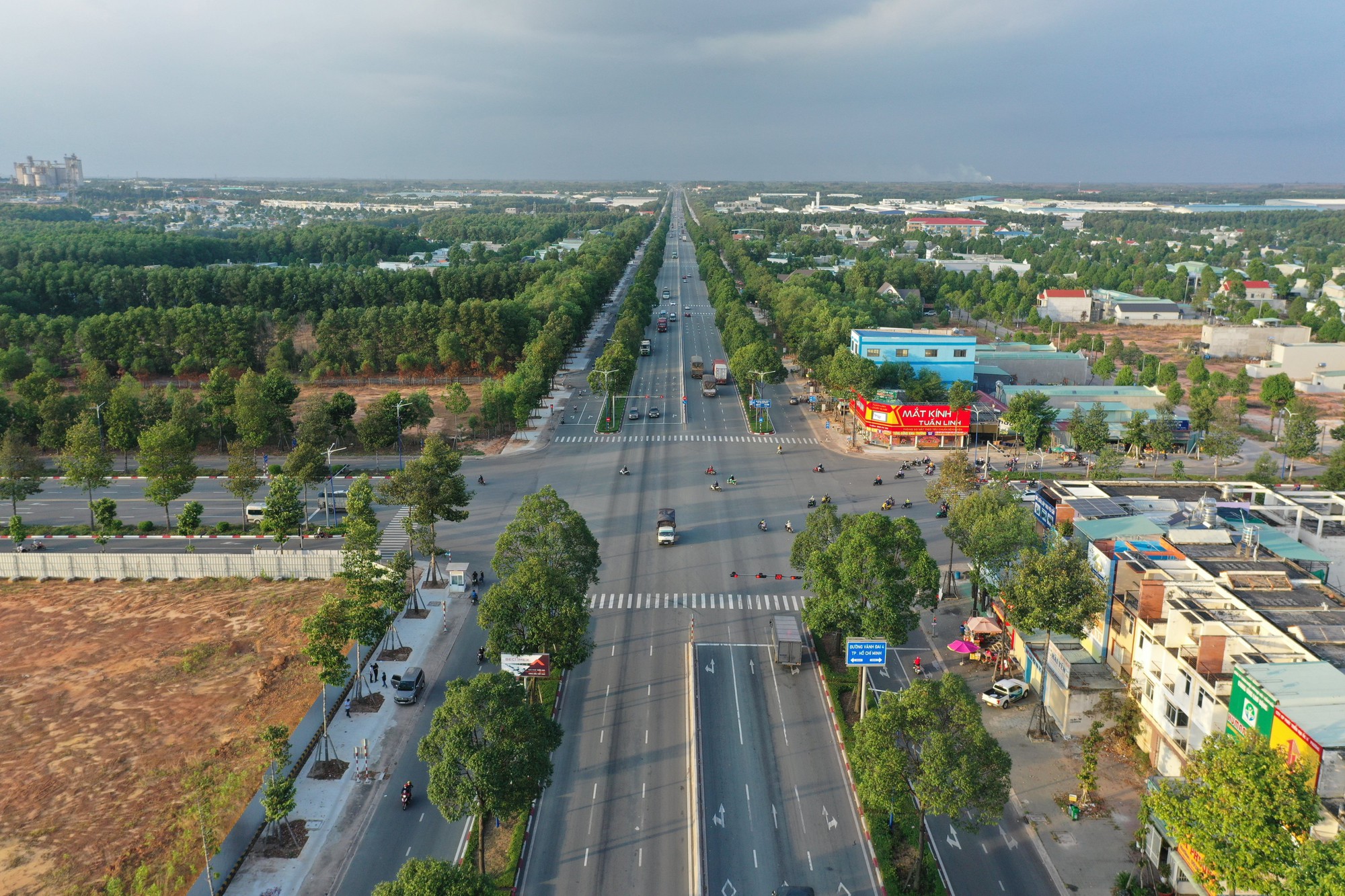 Bình Dương đồng thuận đề xuất thực hiện 2 siêu dự án giao thông - Ảnh 1.