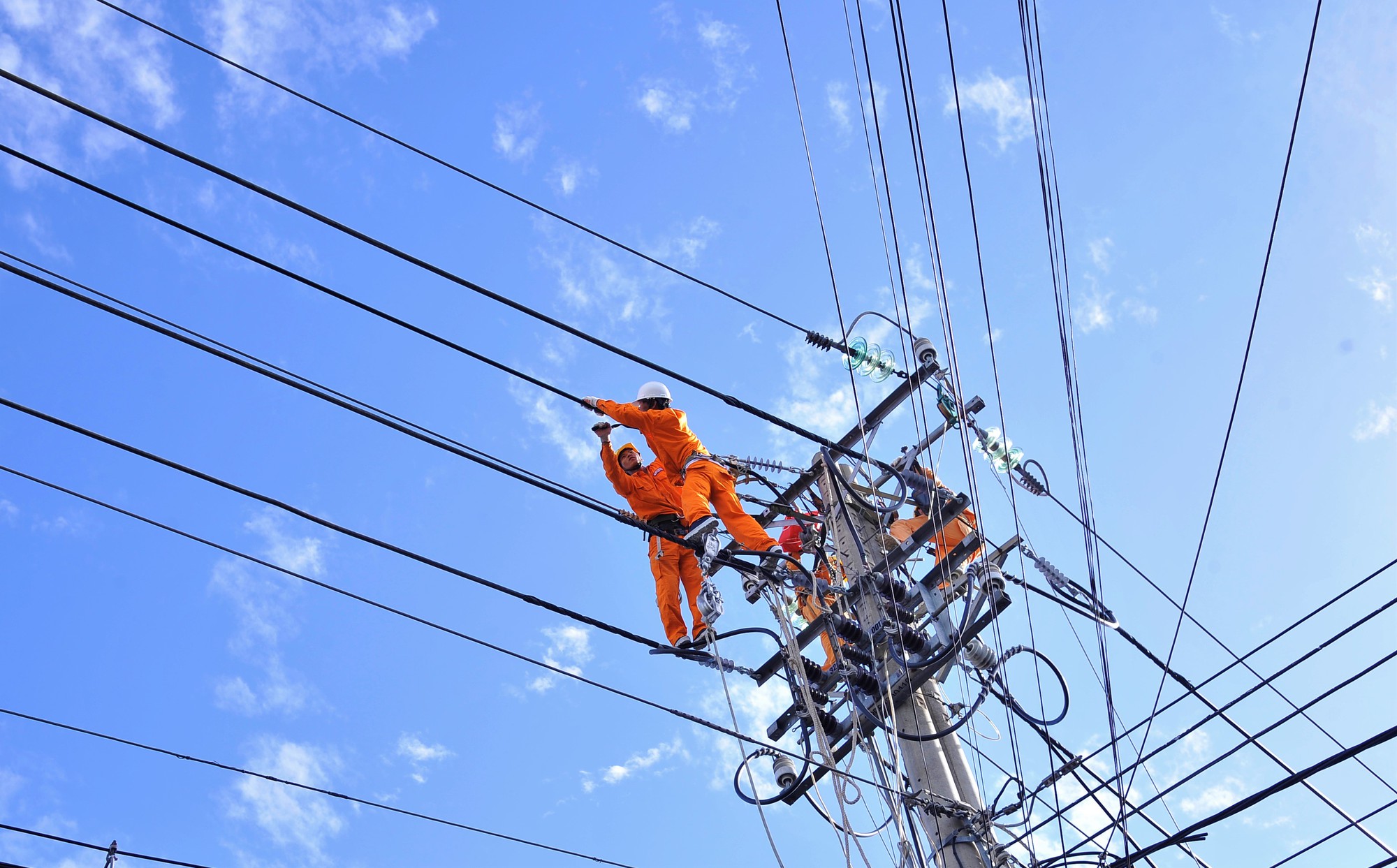 EVNSPC r&aacute;o riết thực hiện c&aacute;c giải ph&aacute;p để đảm bảo an ninh hệ thống điện - Ảnh 2.