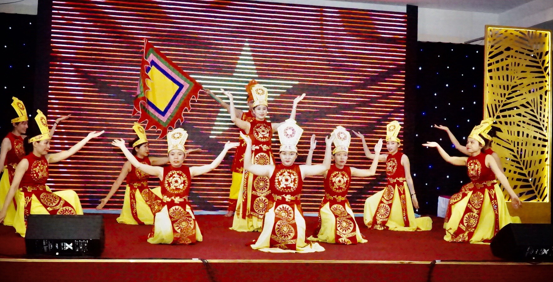 Tưng bừng hội diễn văn nghệ CNVC - LĐ SAMCO