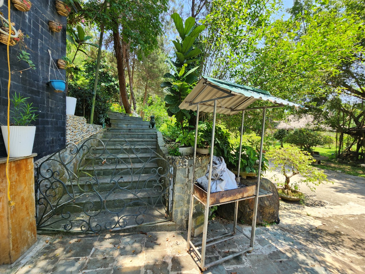 Mới chỉ 2/6 biệt thự trên quả đồi rất đẹp bị phá dỡ dù cả dàn lãnh đạo huyện đã bị kỷ luật - Ảnh 10.