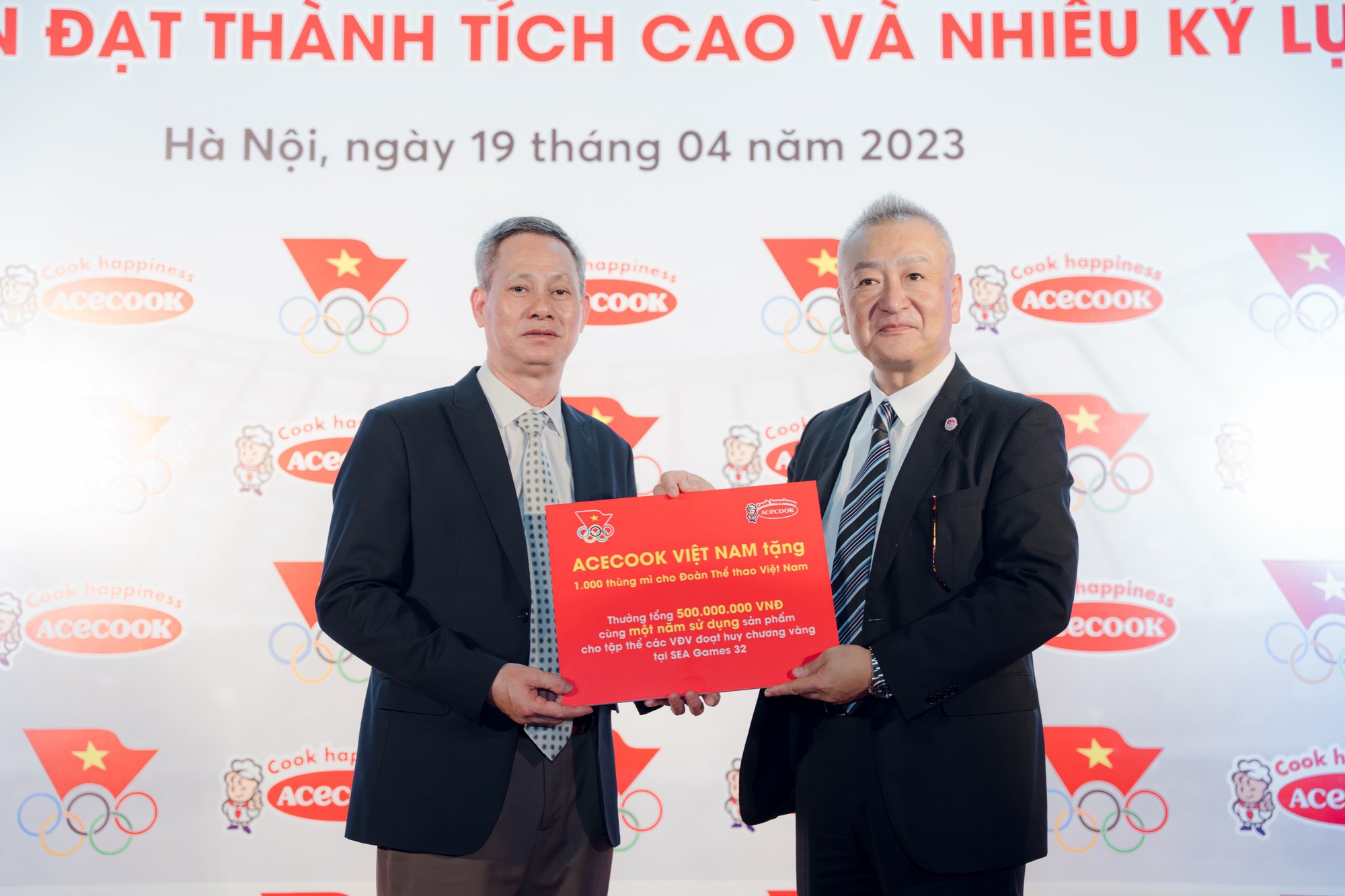 VĐV Việt Nam đoạt HCV SEA Games 32 tiếp tục nhận thưởng "nóng"