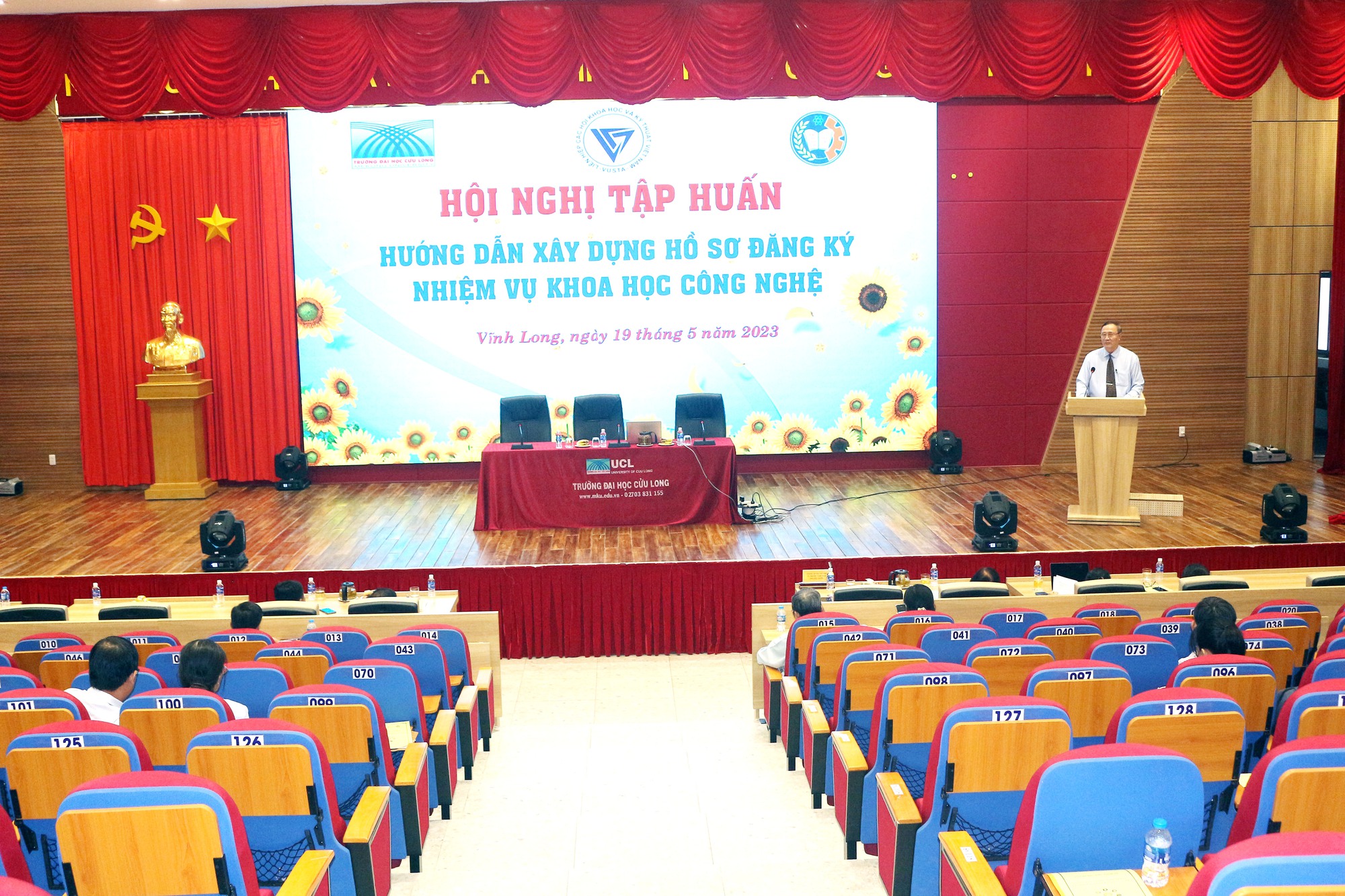 Một hội nghị quan trọng diễn ra tại Trường ĐH Cửu Long - Ảnh 1.