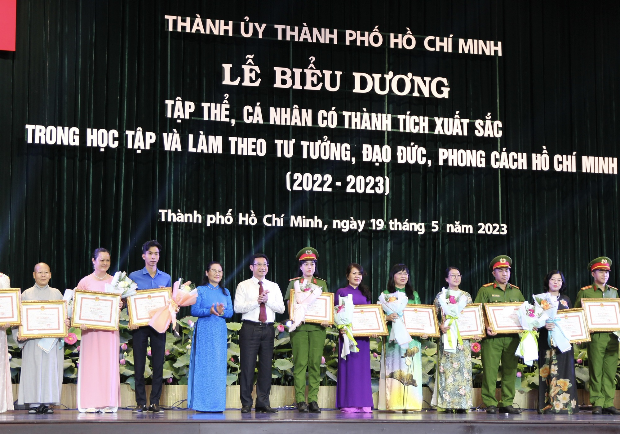 Học tập Chủ tịch Hồ Ch&iacute; Minh ng&agrave;y c&agrave;ng trở th&agrave;nh n&eacute;t đẹp truyền thống văn h&oacute;a - Ảnh 6.