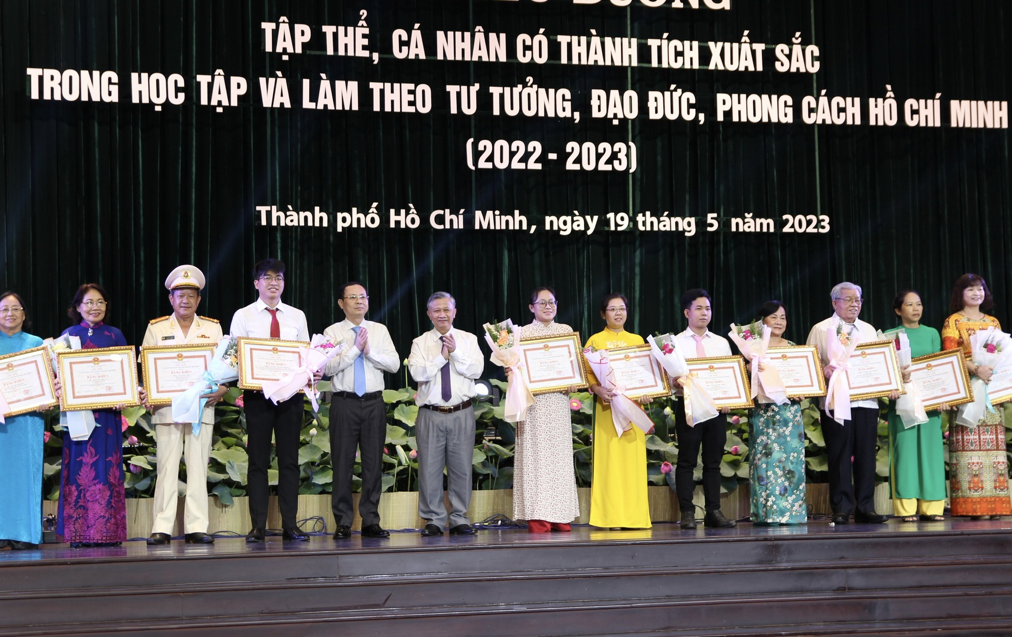 Học tập Chủ tịch Hồ Ch&iacute; Minh ng&agrave;y c&agrave;ng trở th&agrave;nh n&eacute;t đẹp truyền thống văn h&oacute;a - Ảnh 5.
