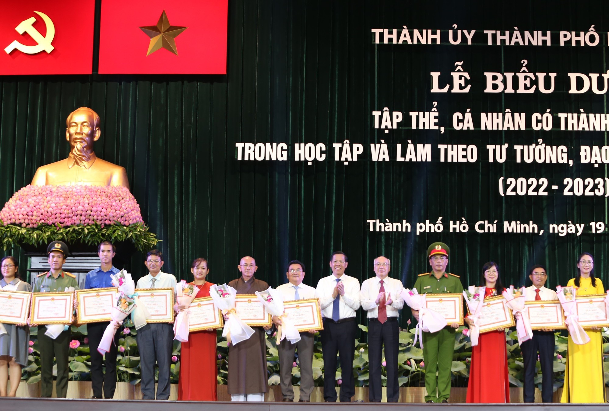 Học tập Chủ tịch Hồ Ch&iacute; Minh ng&agrave;y c&agrave;ng trở th&agrave;nh n&eacute;t đẹp truyền thống văn h&oacute;a - Ảnh 4.