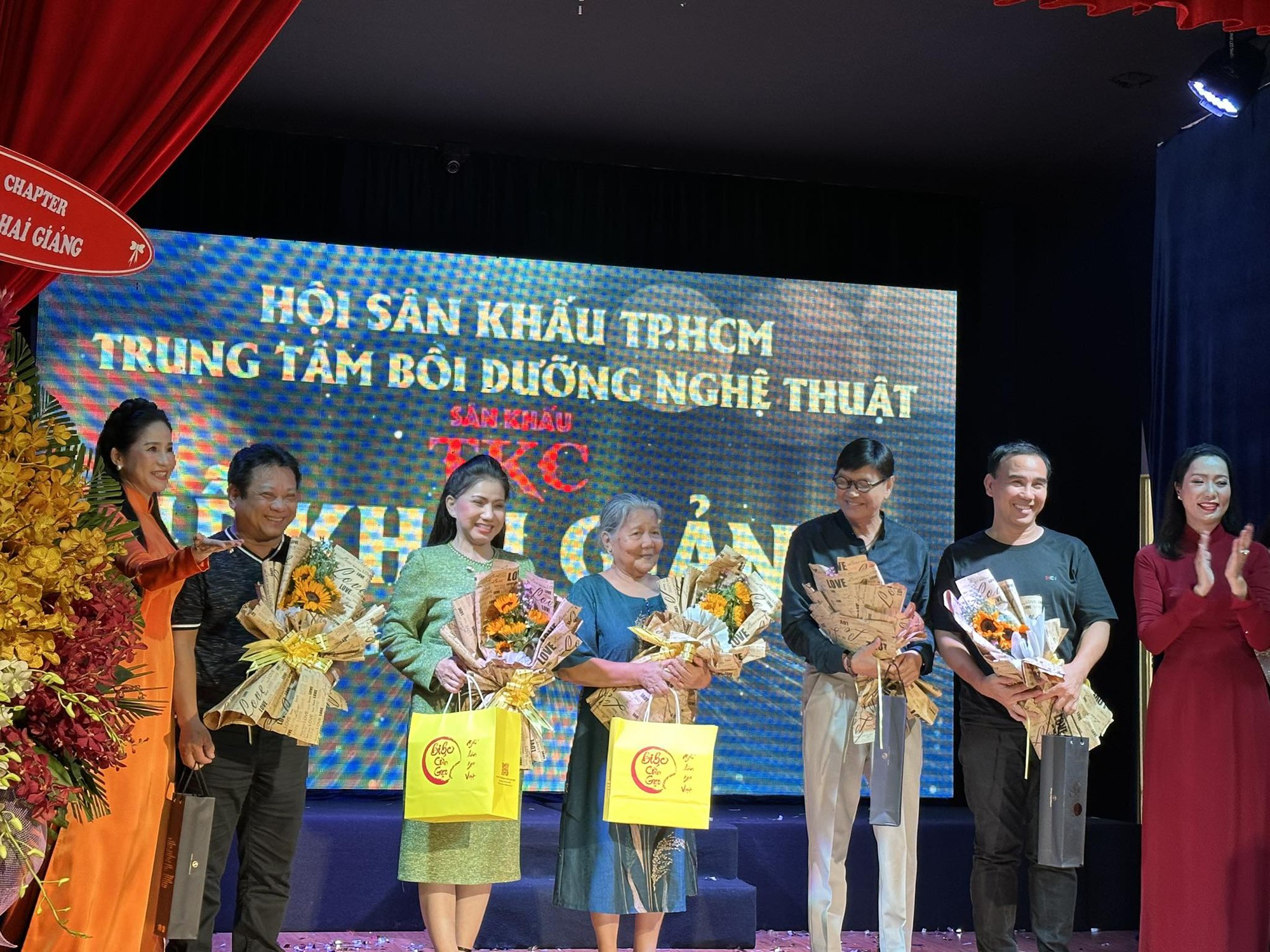 Danh h&agrave;i Ho&agrave;i Linh học nghề đạo diễn - Ảnh 6.