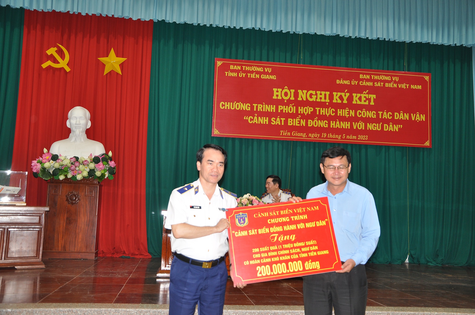 Nhiều chương tr&igrave;nh phối hợp giữa Cảnh s&aacute;t biển Việt Nam với tỉnh Tiền Giang - Ảnh 2.