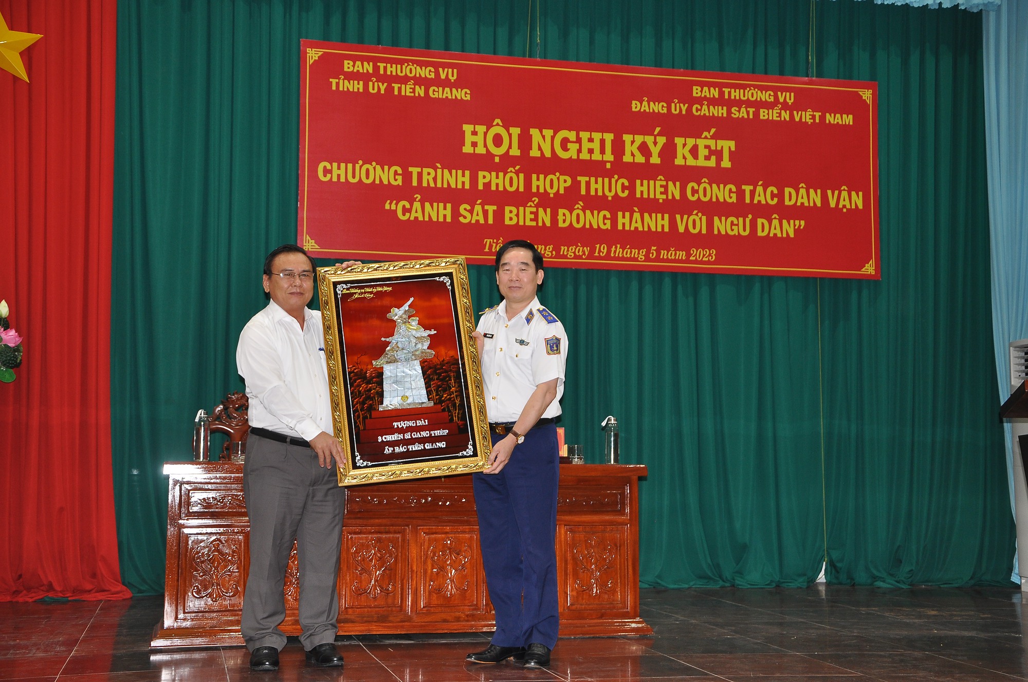 Nhiều chương tr&igrave;nh phối hợp giữa Cảnh s&aacute;t biển Việt Nam với tỉnh Tiền Giang - Ảnh 5.