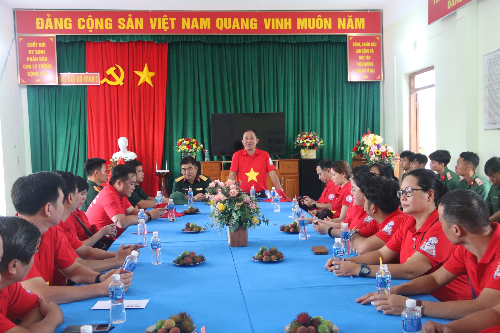 Đường cờ Tổ quốc t&ocirc; thắm huyện đảo Ph&uacute; Qu&yacute; - Ảnh 4.