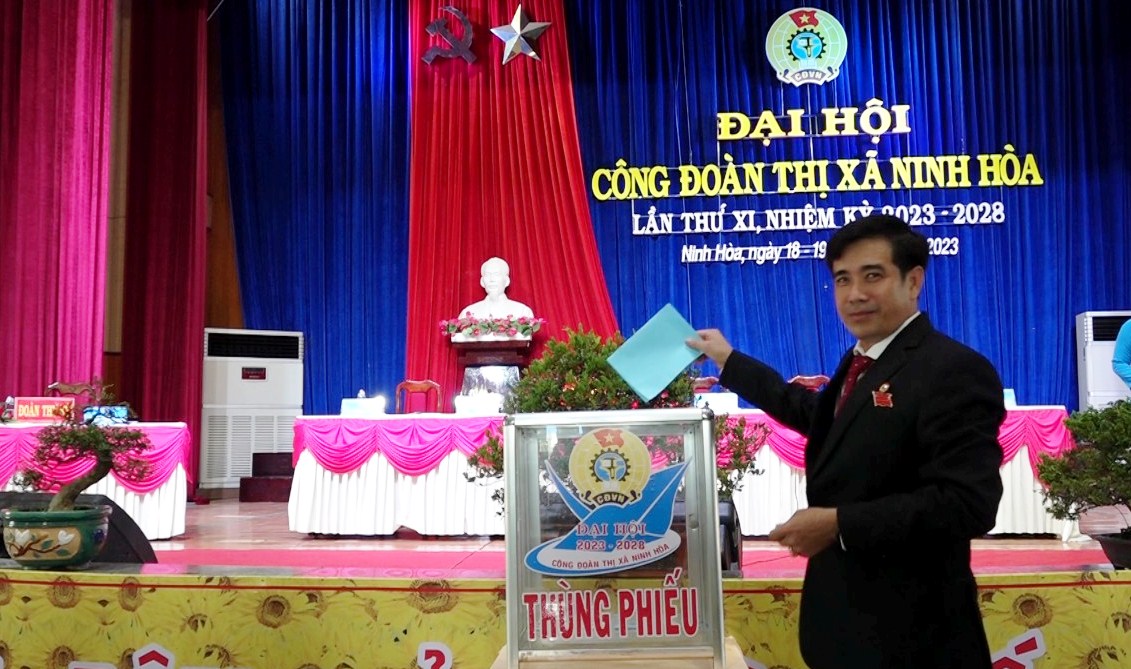 &Ocirc;ng Nguyễn Hữu Nam t&aacute;i đắc cử Chủ tịch LĐLĐ thị x&atilde; Ninh H&ograve;a - Ảnh 6.