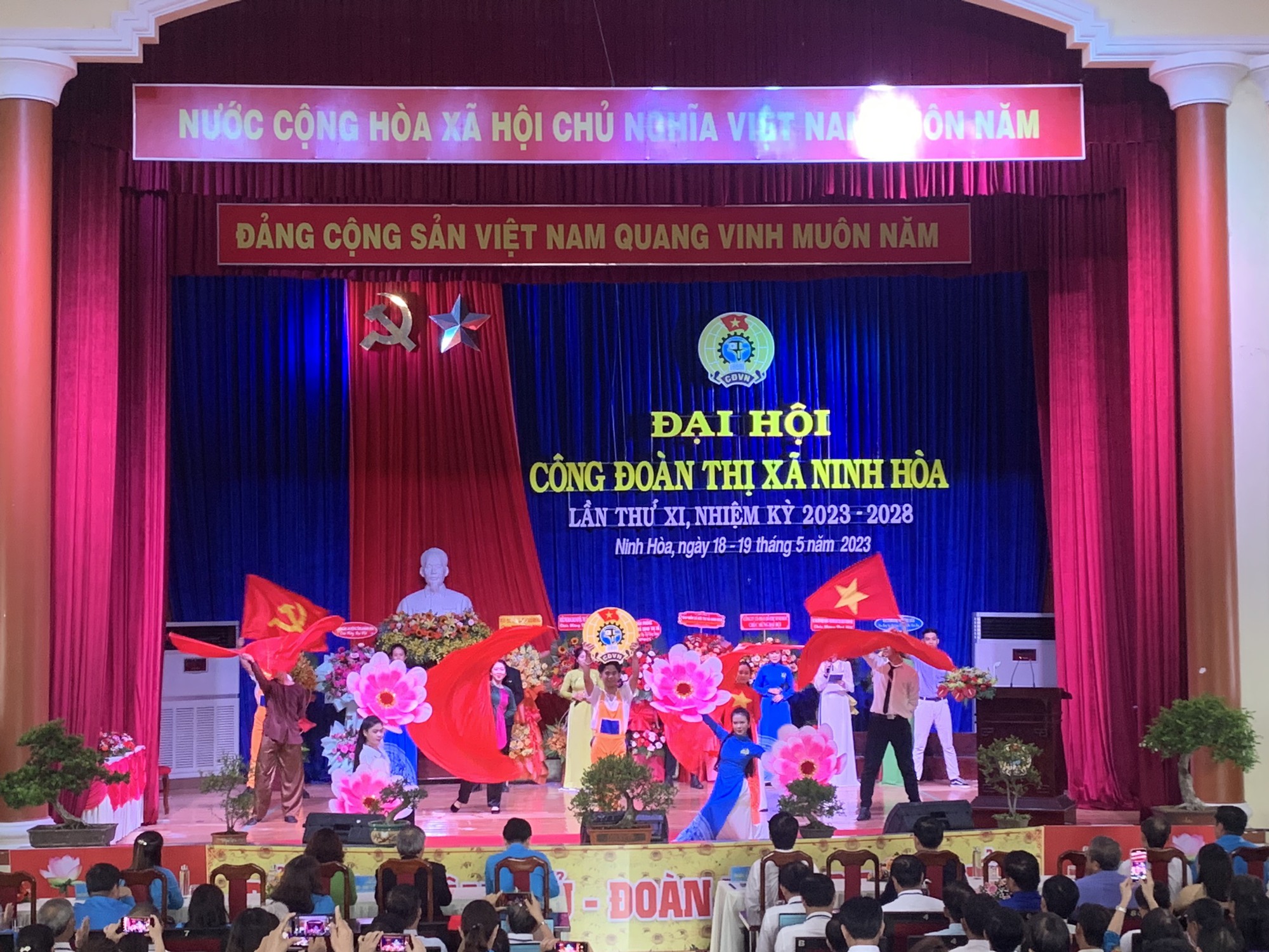 &Ocirc;ng Nguyễn Hữu Nam t&aacute;i đắc cử Chủ tịch LĐLĐ thị x&atilde; Ninh H&ograve;a - Ảnh 2.
