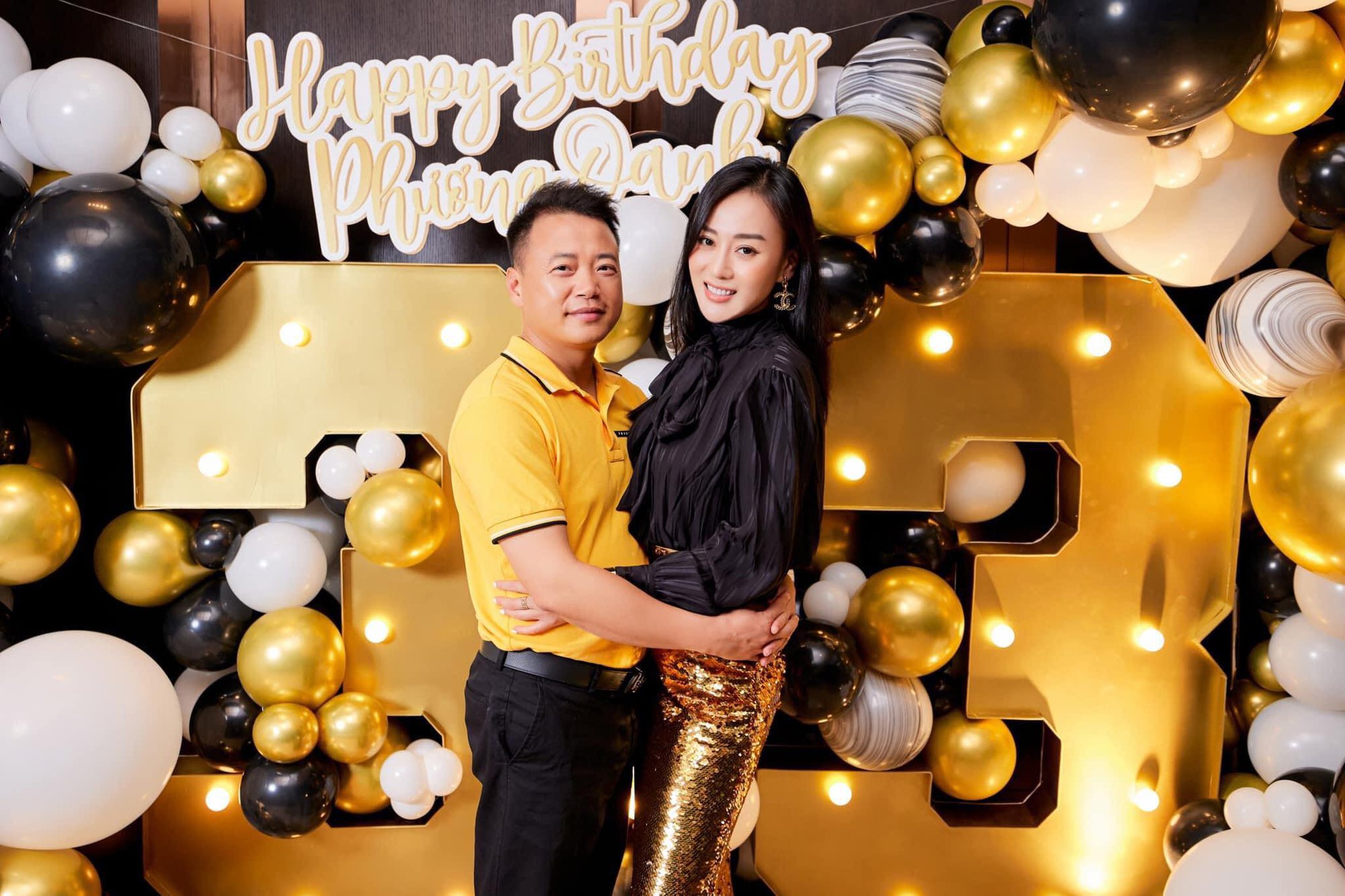 Phương Oanh không buông tay Shark Bình