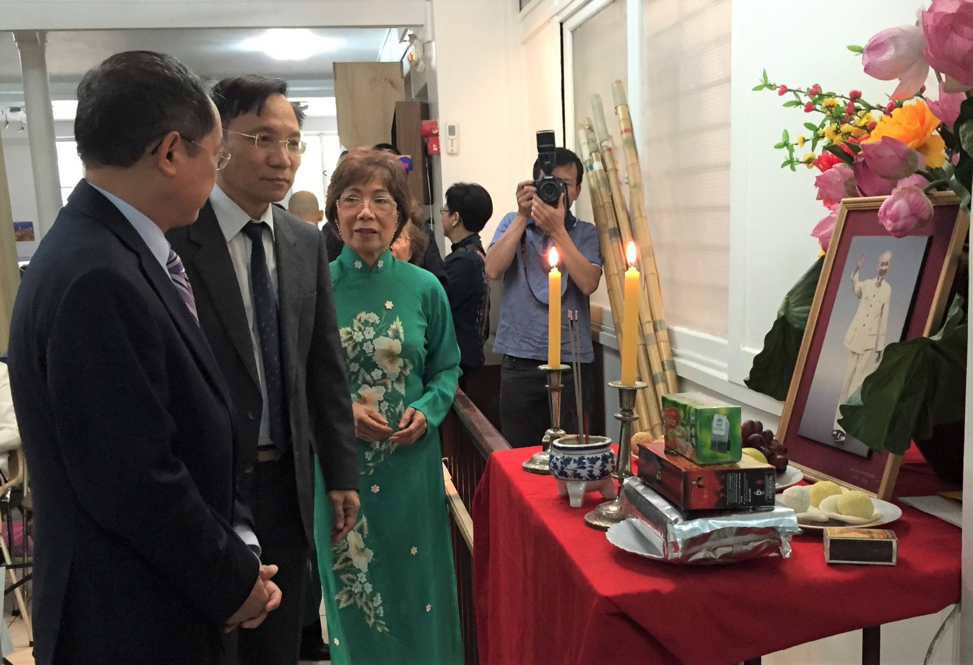 Bác Hồ sống mãi trong lòng kiều bào Pháp