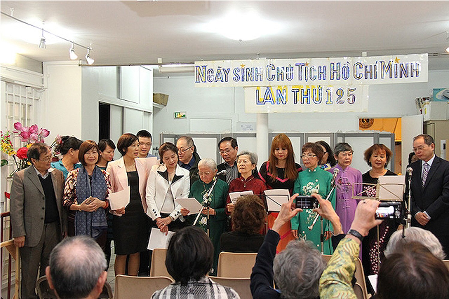 B&aacute;c Hồ sống m&atilde;i trong l&ograve;ng kiều b&agrave;o Ph&aacute;p - Ảnh 2.