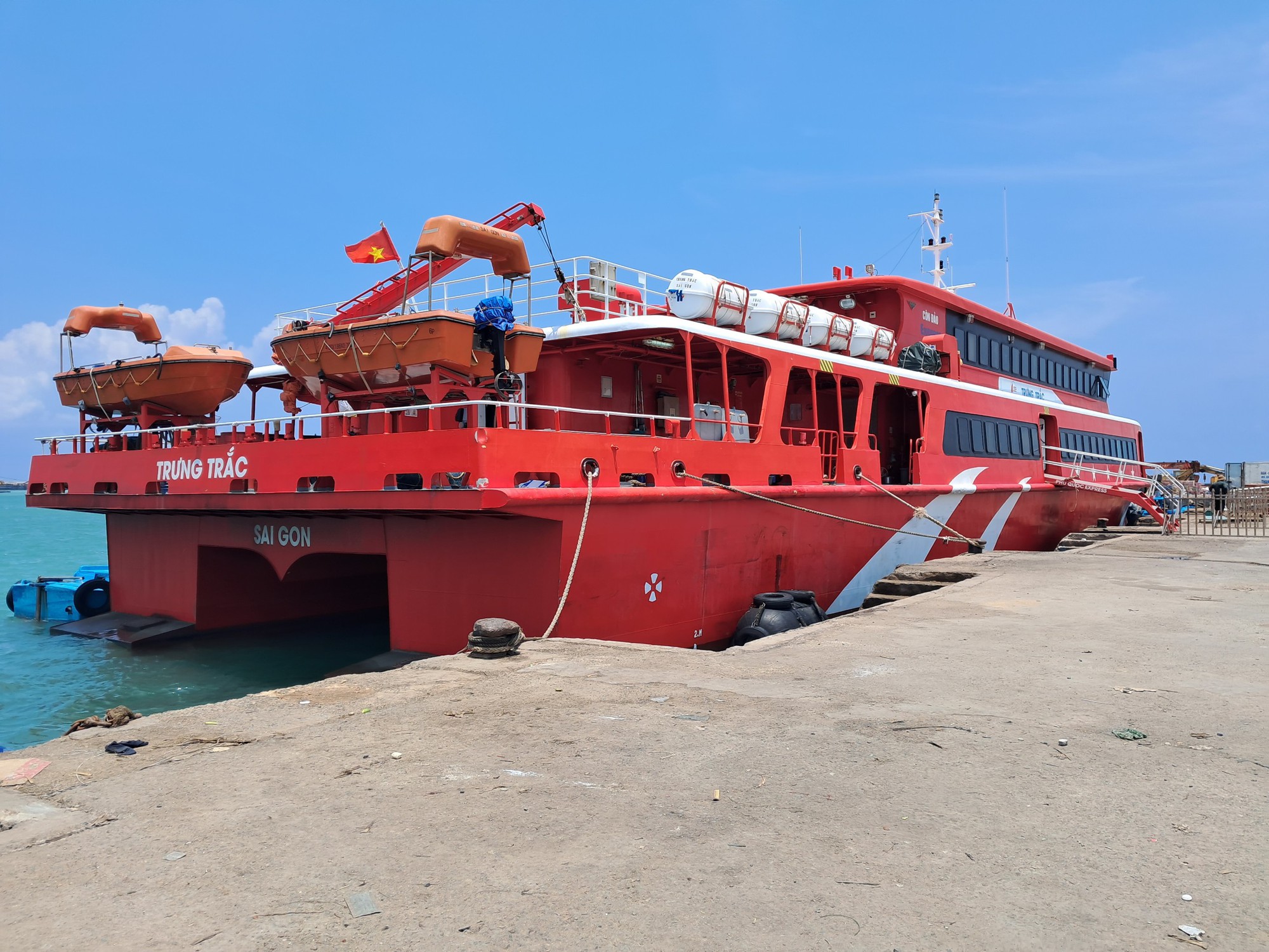T&agrave;u 2 th&acirc;n lần đầu ti&ecirc;n hoạt động tuyến vận tải Phan Thiết &ndash; Ph&uacute; Qu&yacute; - Ảnh 2.