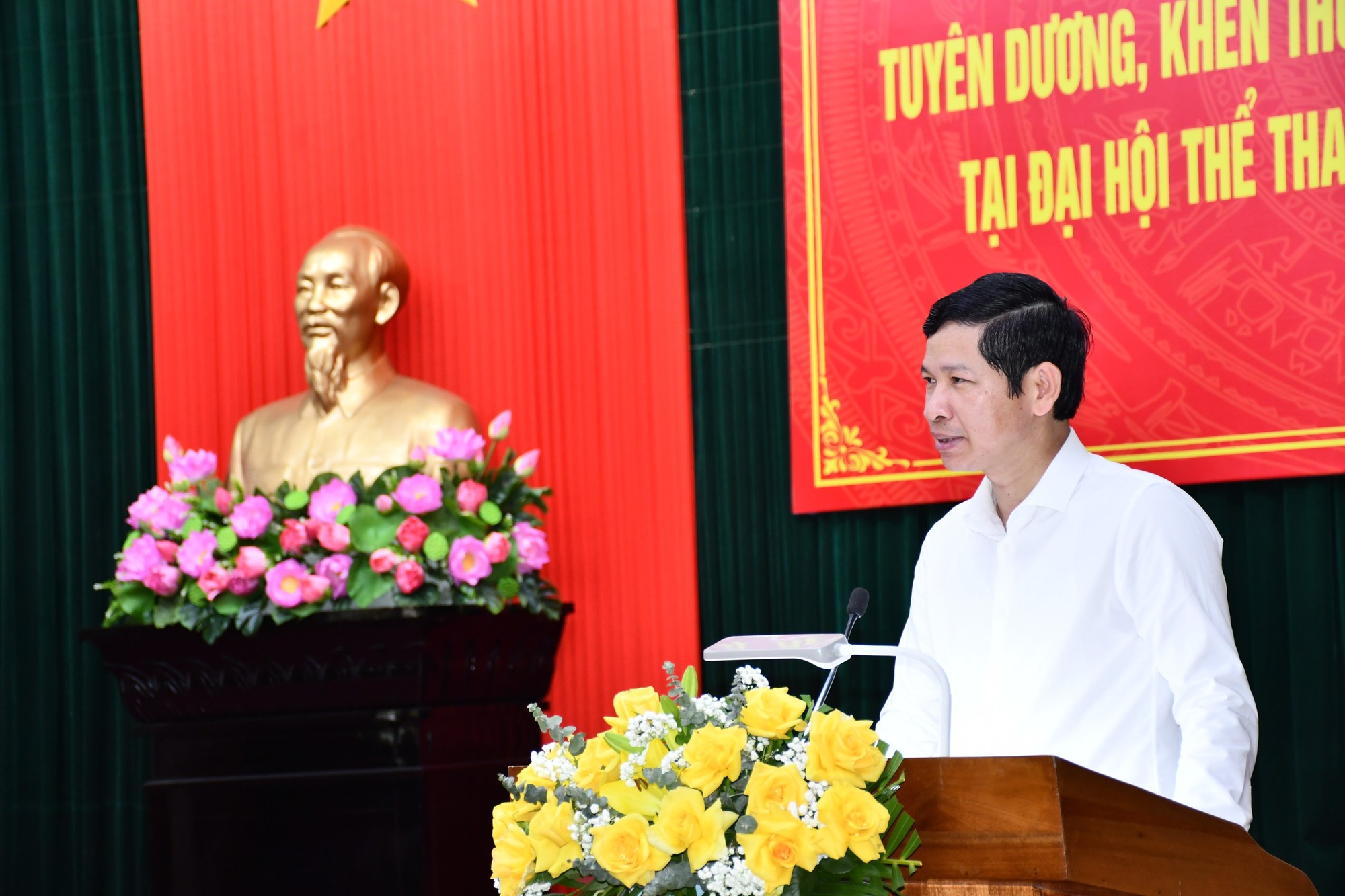 Quảng Bình khen thưởng 3 VĐV xuất sắc tại SEA Games 32 - Ảnh 4.