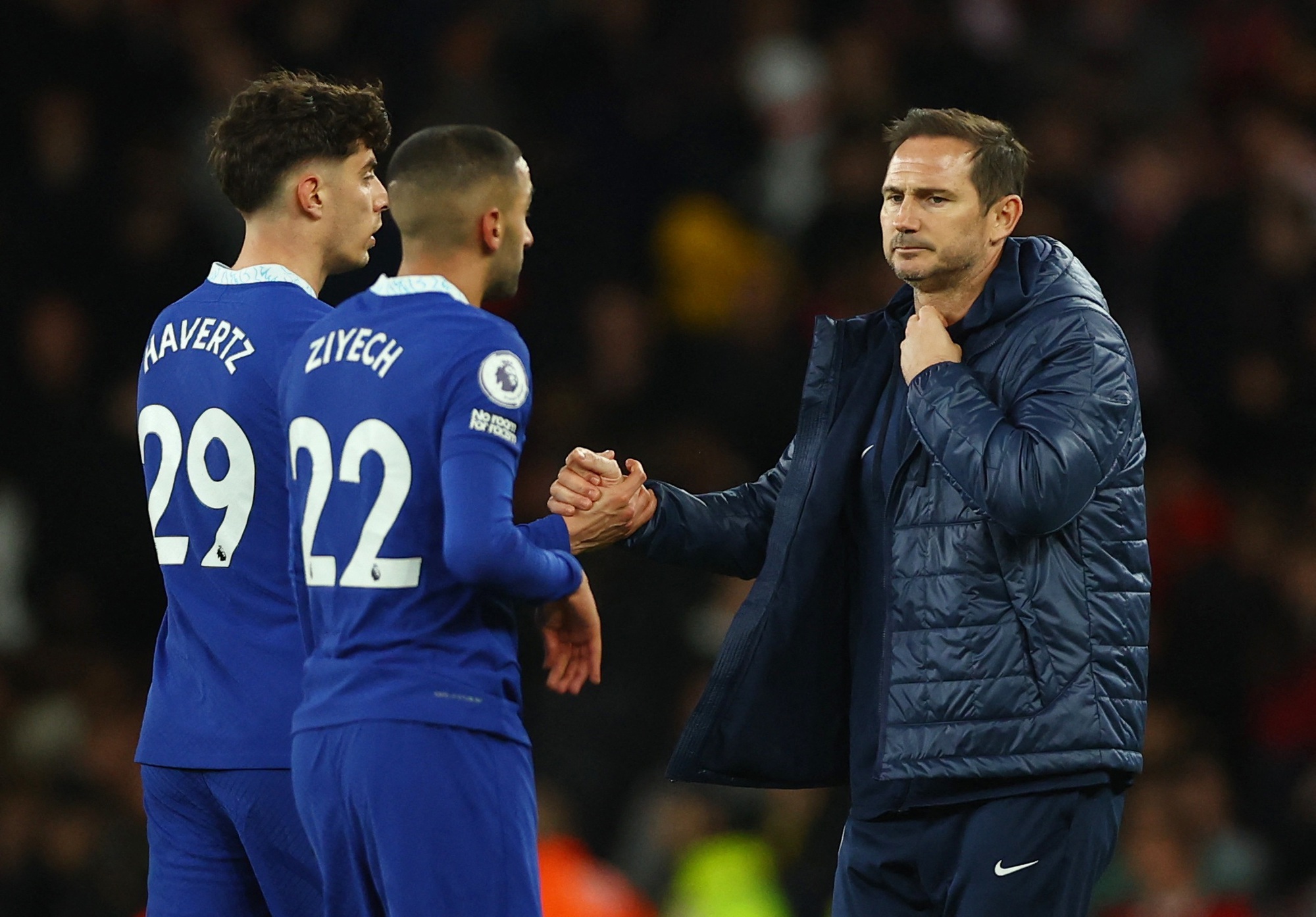 Thắng đại chiến th&agrave;nh London, Arsenal đ&ograve;i lại ng&ocirc;i đầu Ngoại hạng - Ảnh 7.