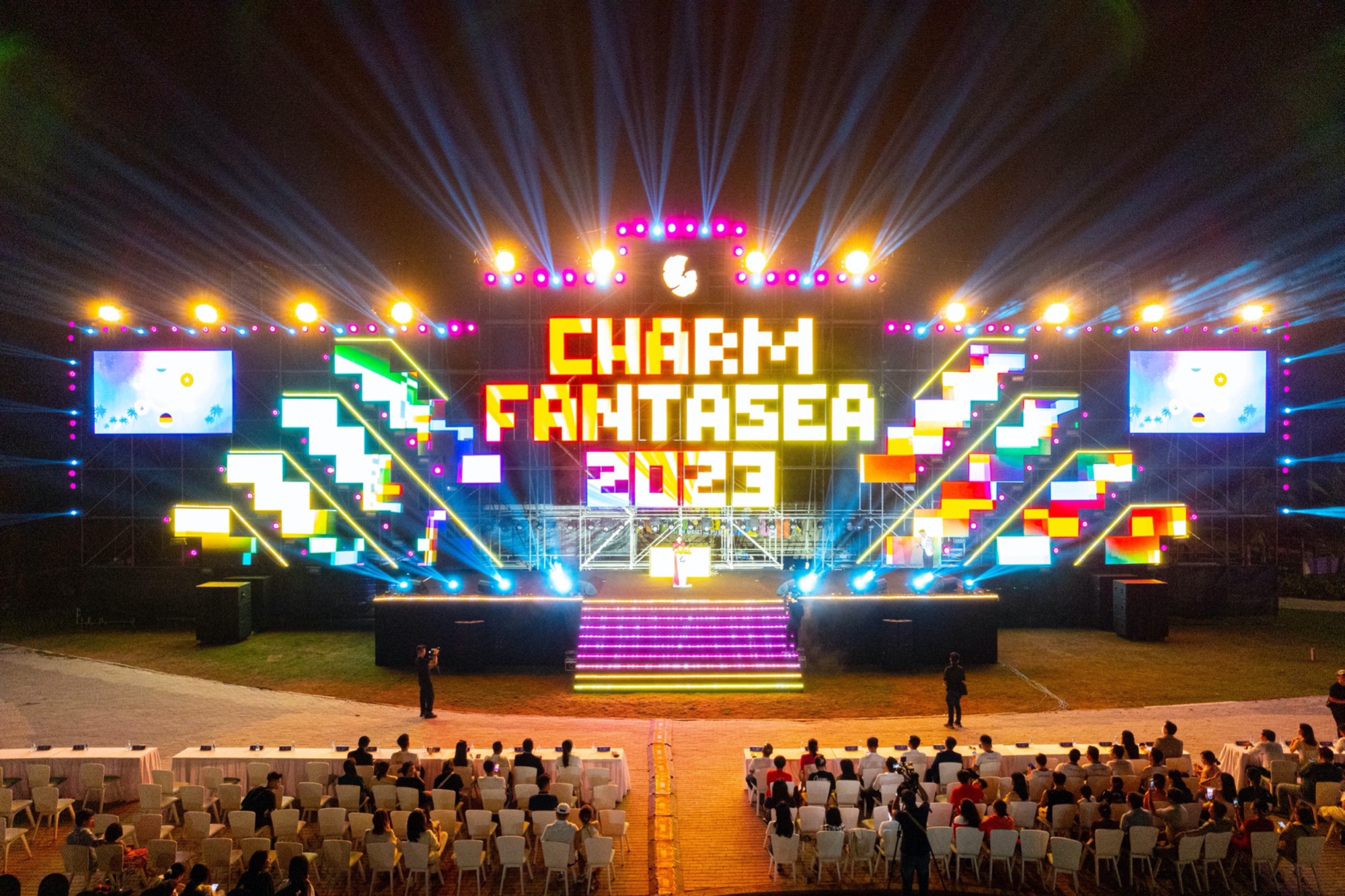 Gần 5000 người tham dự  Lễ hội biển Charm Fantasea